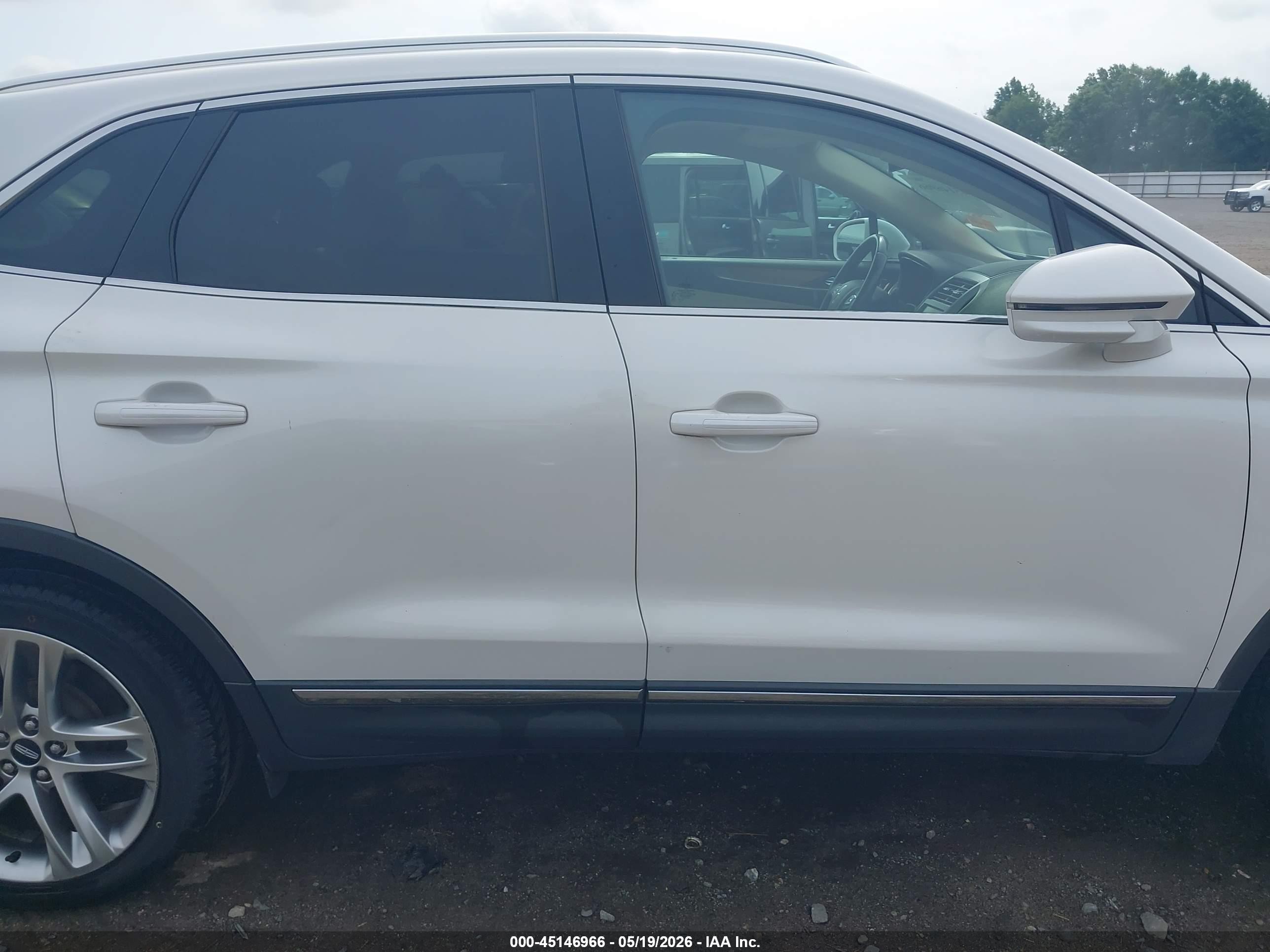 2015 Lincoln Mkc   White vin: 5LMCJ2A94FUJ13138
