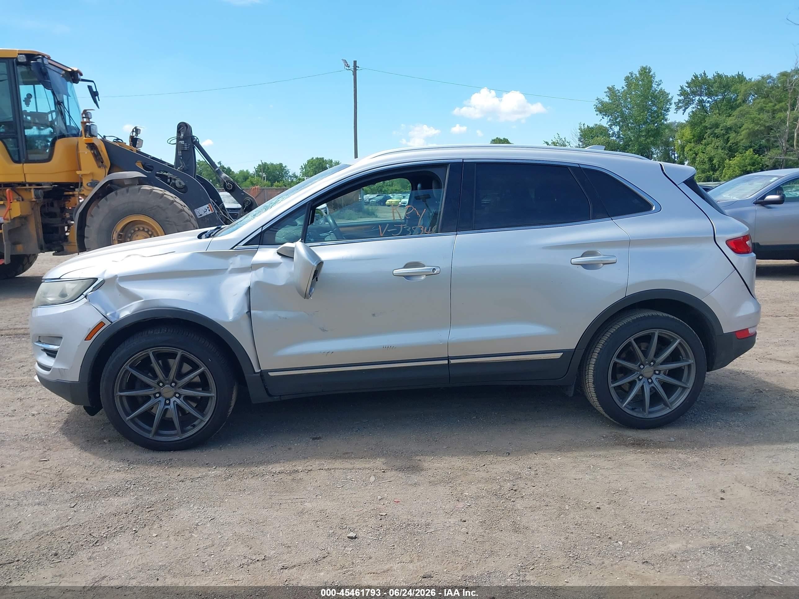 2015 Lincoln Mkc   Silver vin: 5LMCJ2A94FUJ35348