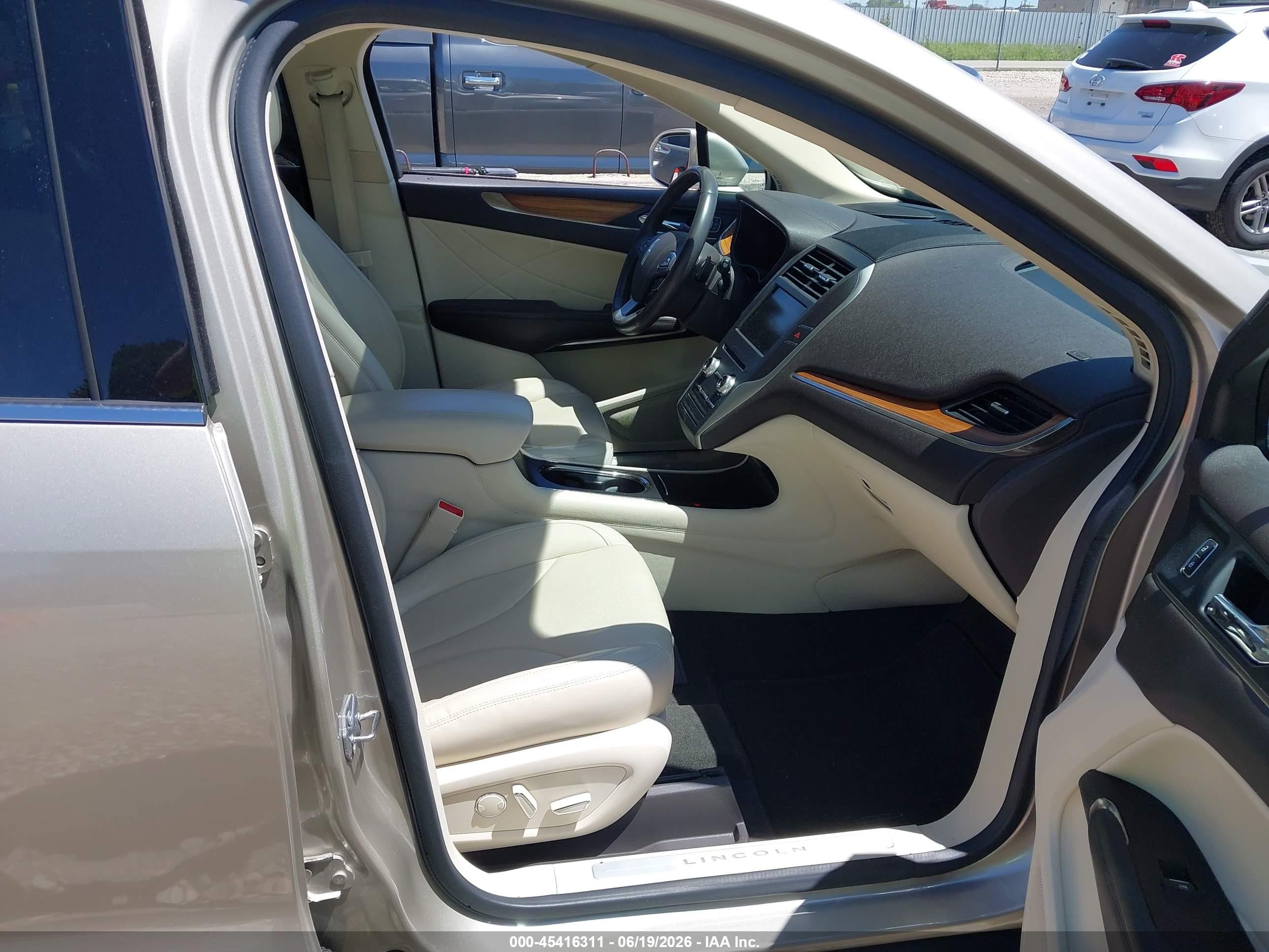 2015 Lincoln Mkc   Champagne vin: 5LMCJ2A95FUJ17182