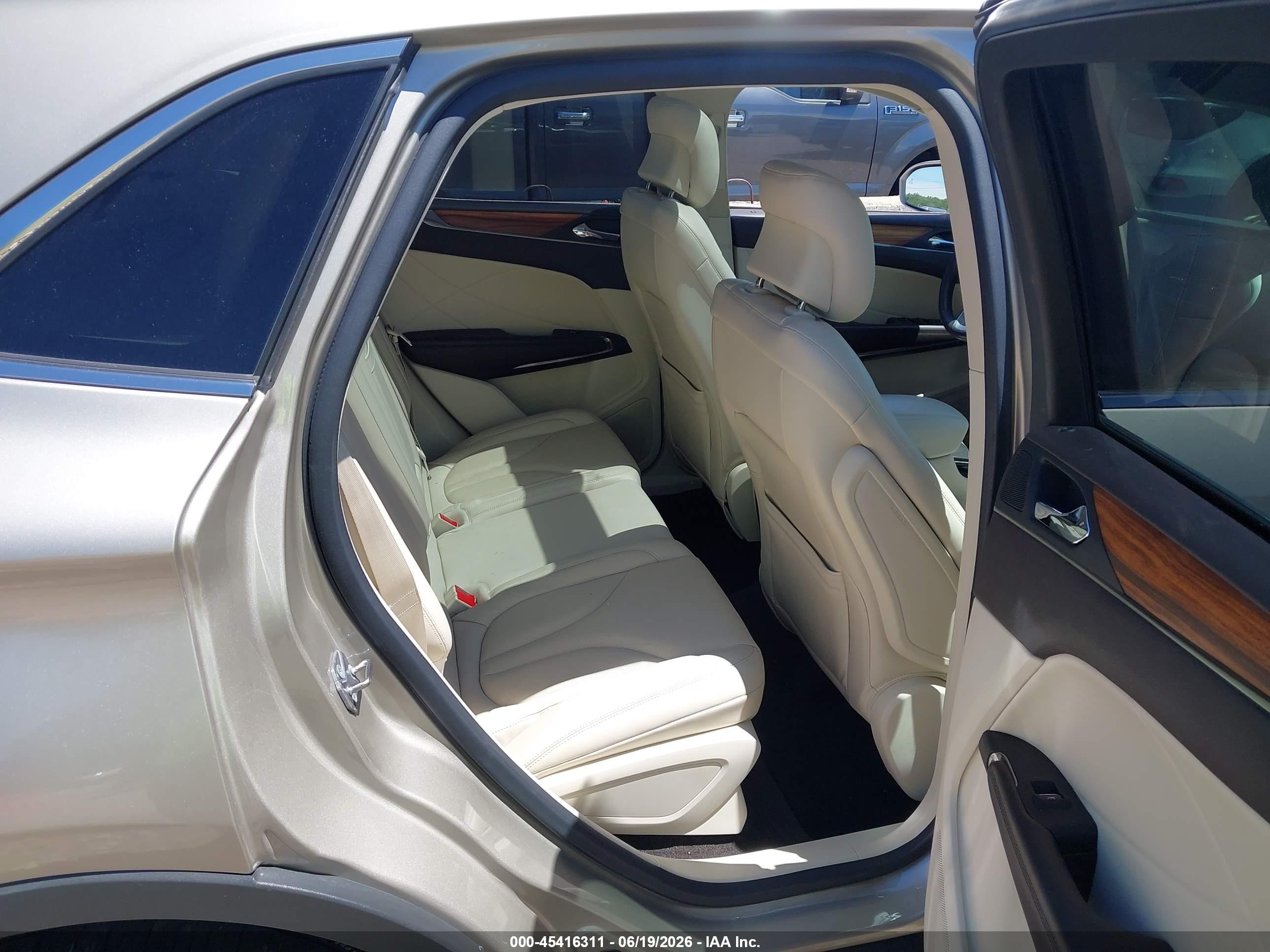 2015 Lincoln Mkc   Champagne vin: 5LMCJ2A95FUJ17182