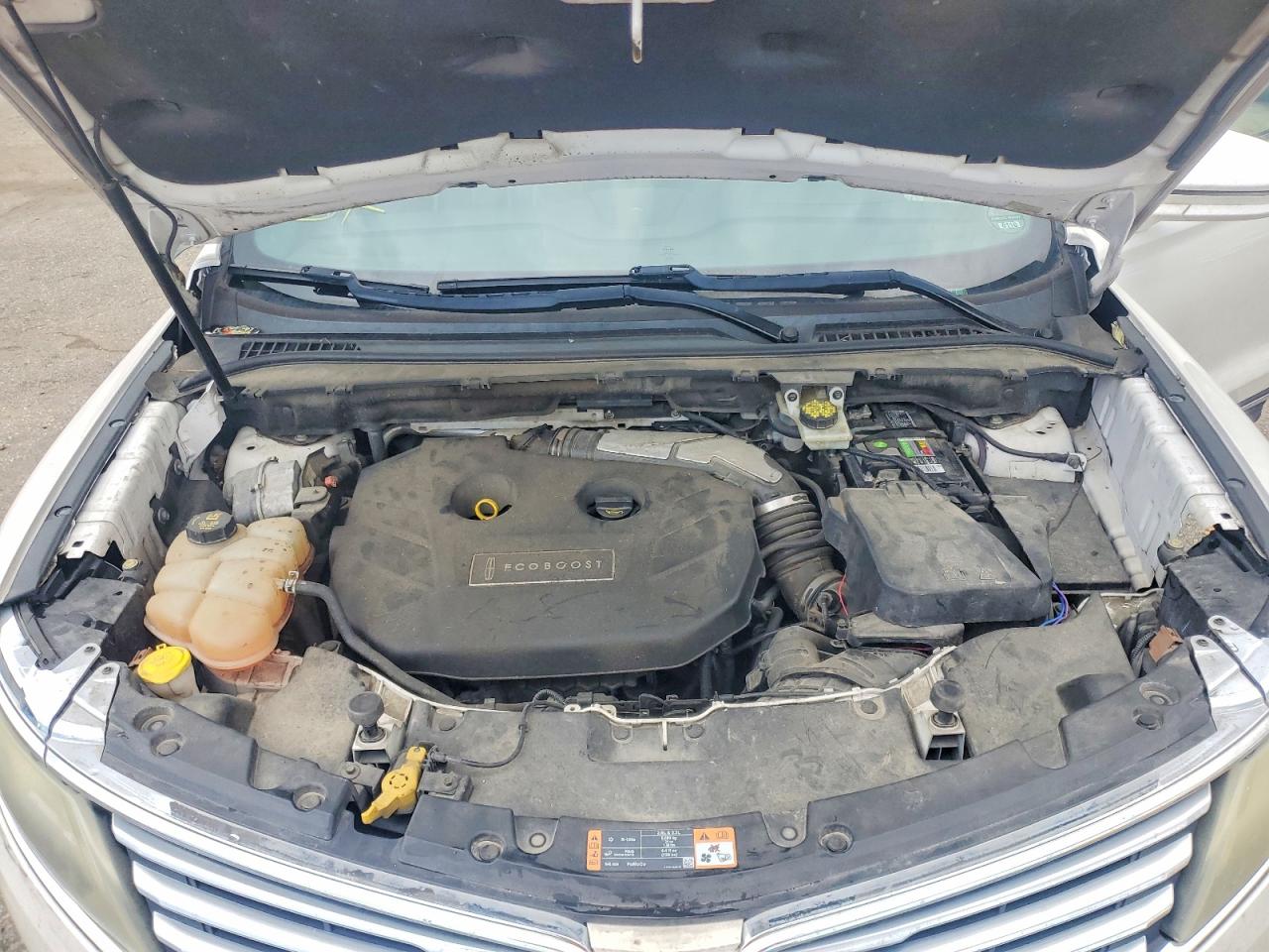 2015 Lincoln Mkc Белый vin: 5LMCJ2A96FUJ32273