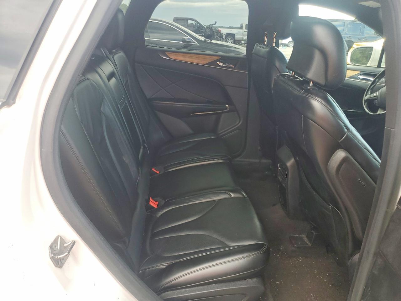 2015 Lincoln Mkc Белый vin: 5LMCJ2A96FUJ32273