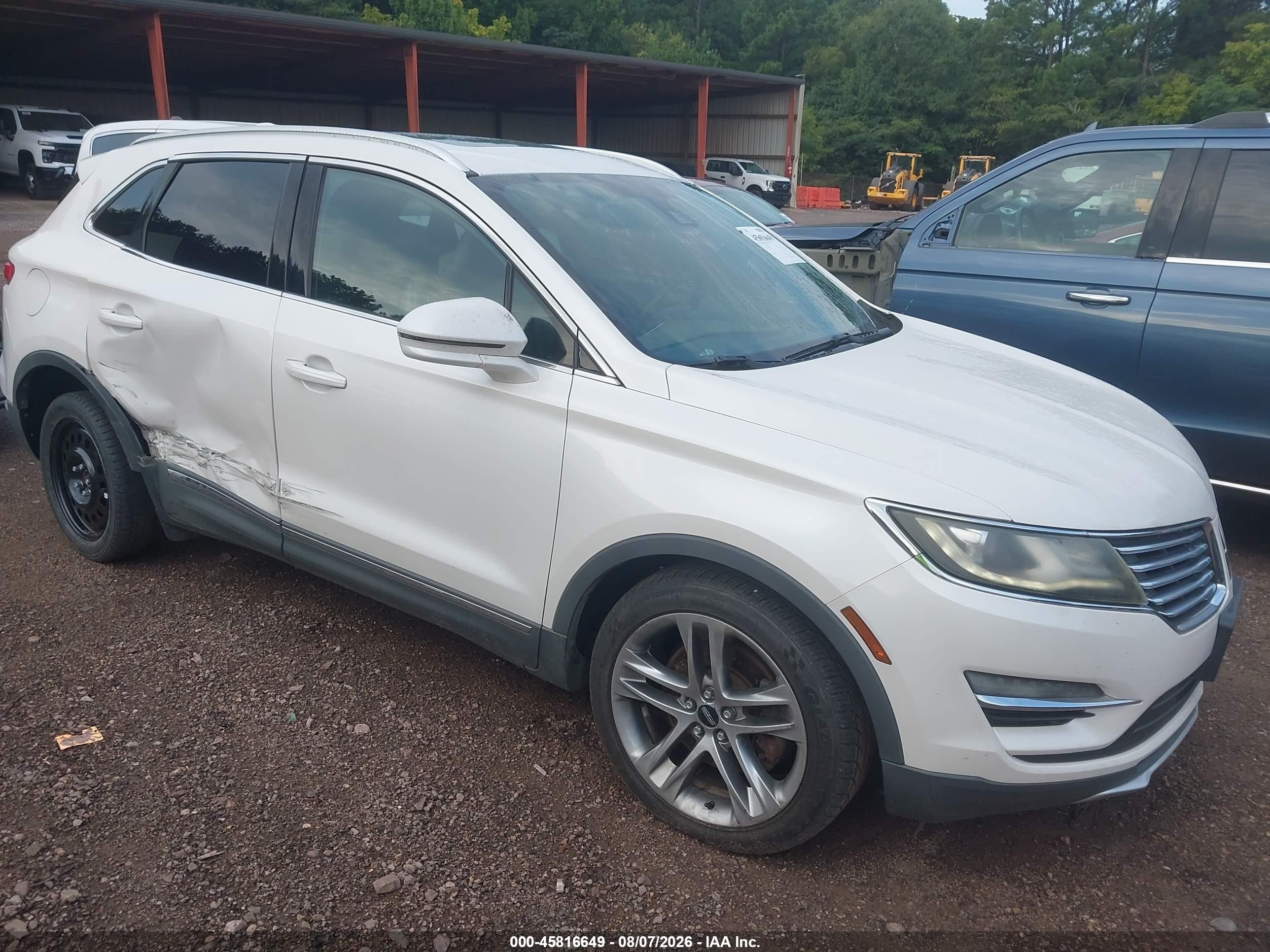 2015 Lincoln Mkc   White vin: 5LMCJ2A97FUJ36848