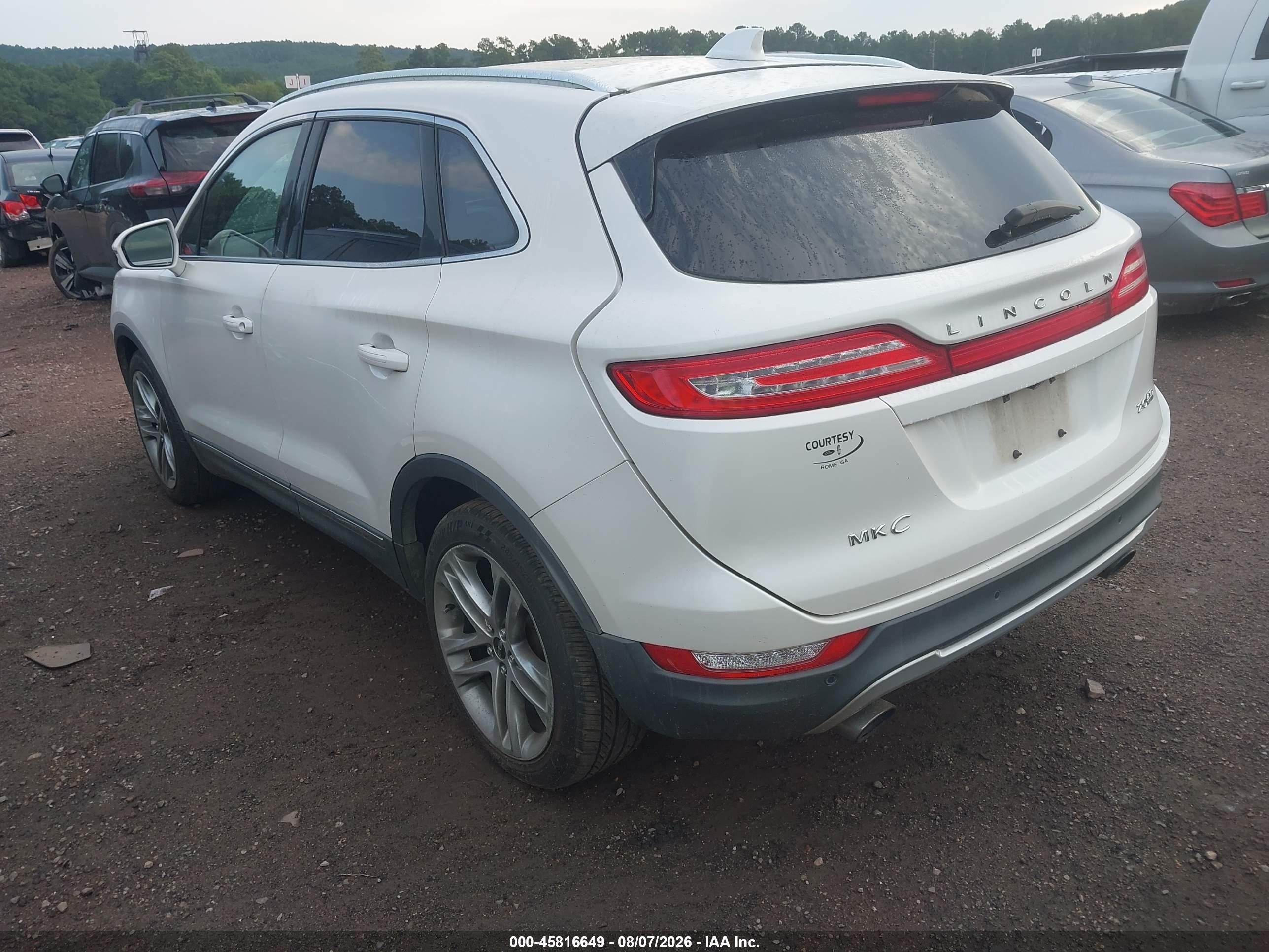 2015 Lincoln Mkc   White vin: 5LMCJ2A97FUJ36848