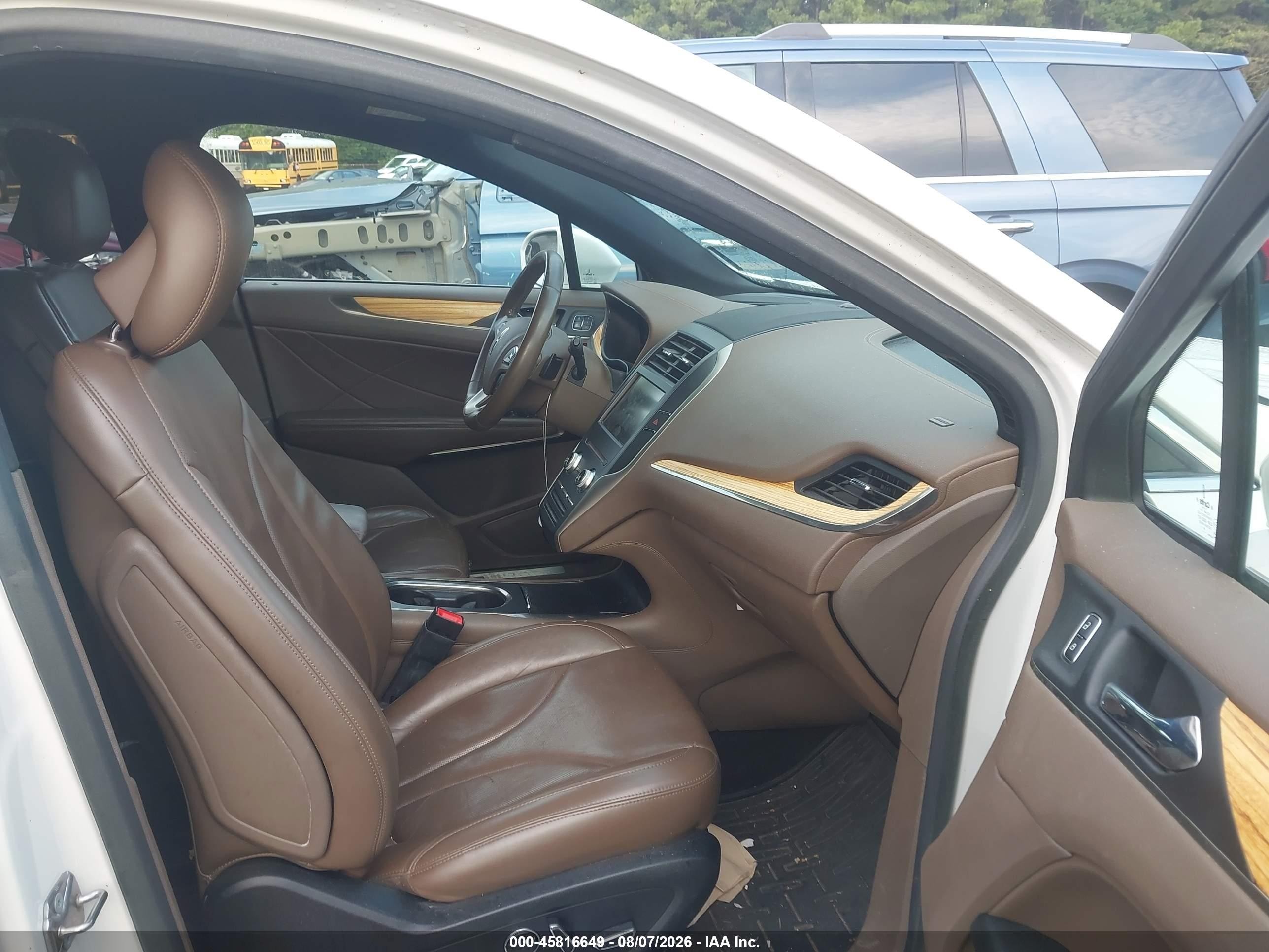 2015 Lincoln Mkc   White vin: 5LMCJ2A97FUJ36848