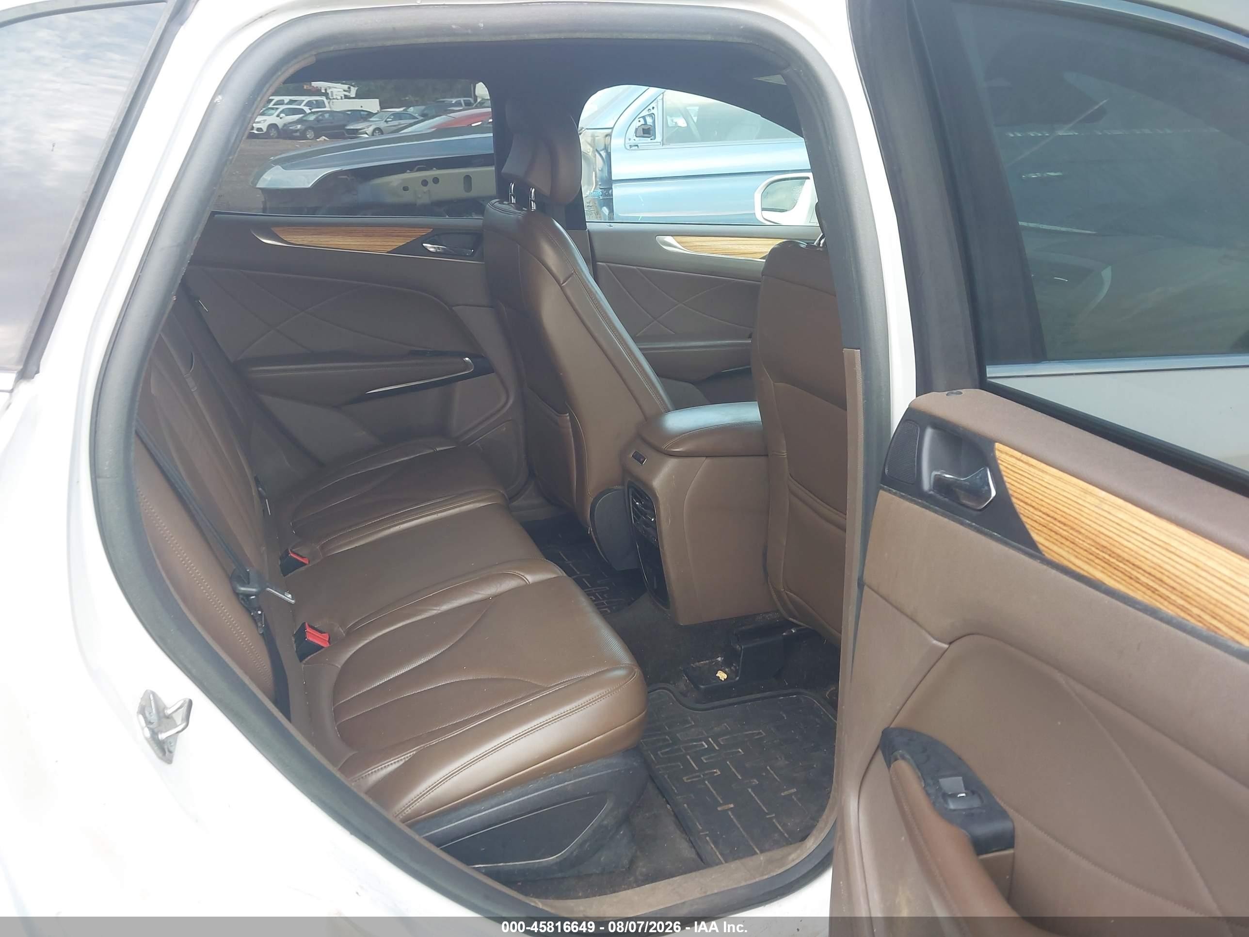 2015 Lincoln Mkc   White vin: 5LMCJ2A97FUJ36848