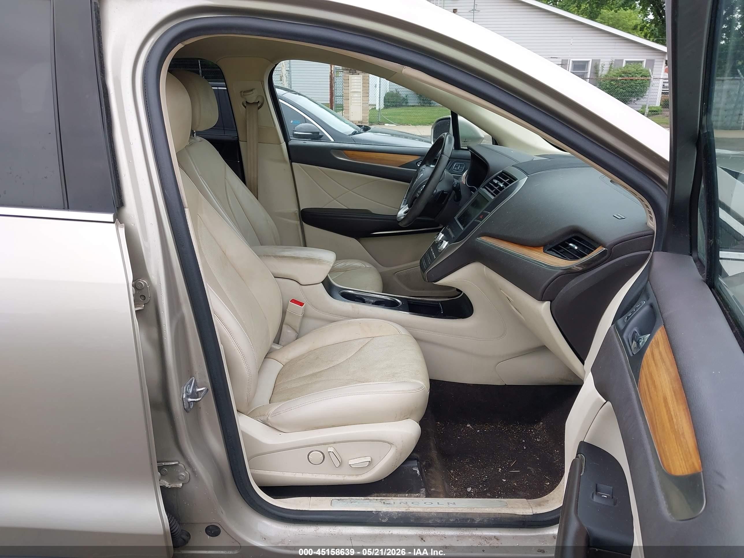 2015 Lincoln Mkc   Brown vin: 5LMCJ2A99FUJ08985