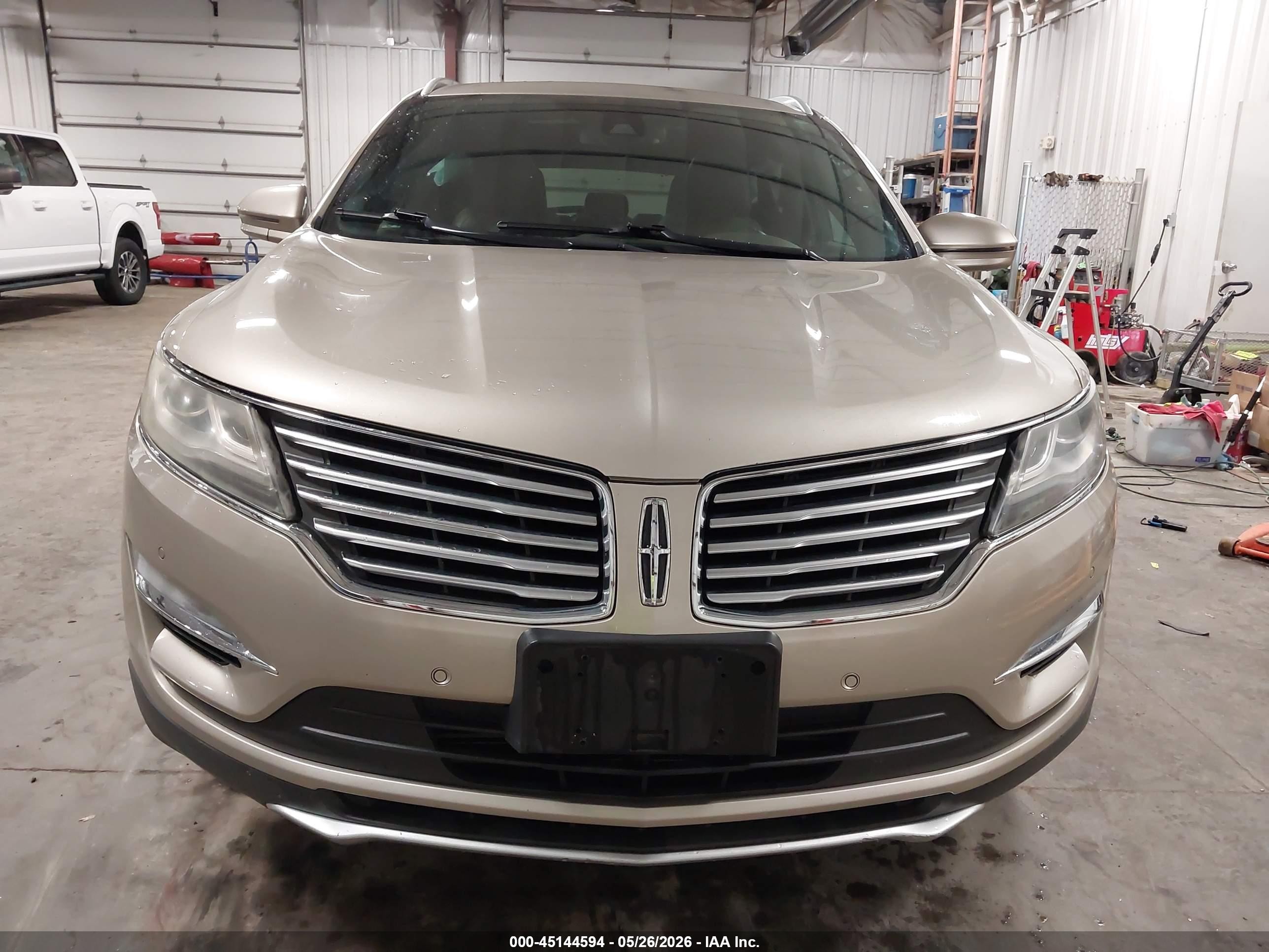 2015 Lincoln Mkc   Silver vin: 5LMCJ2A99FUJ32526