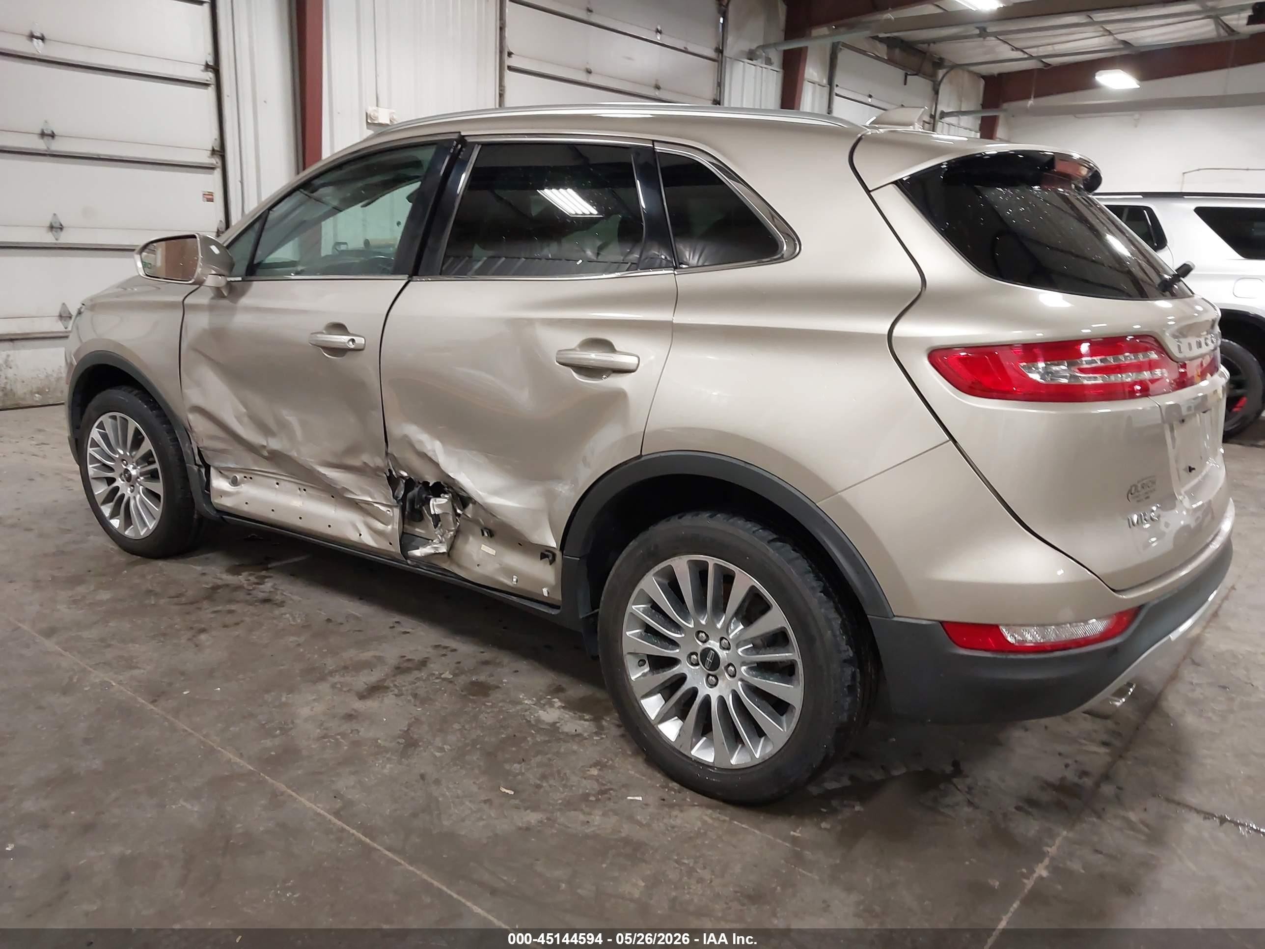 2015 Lincoln Mkc   Silver vin: 5LMCJ2A99FUJ32526