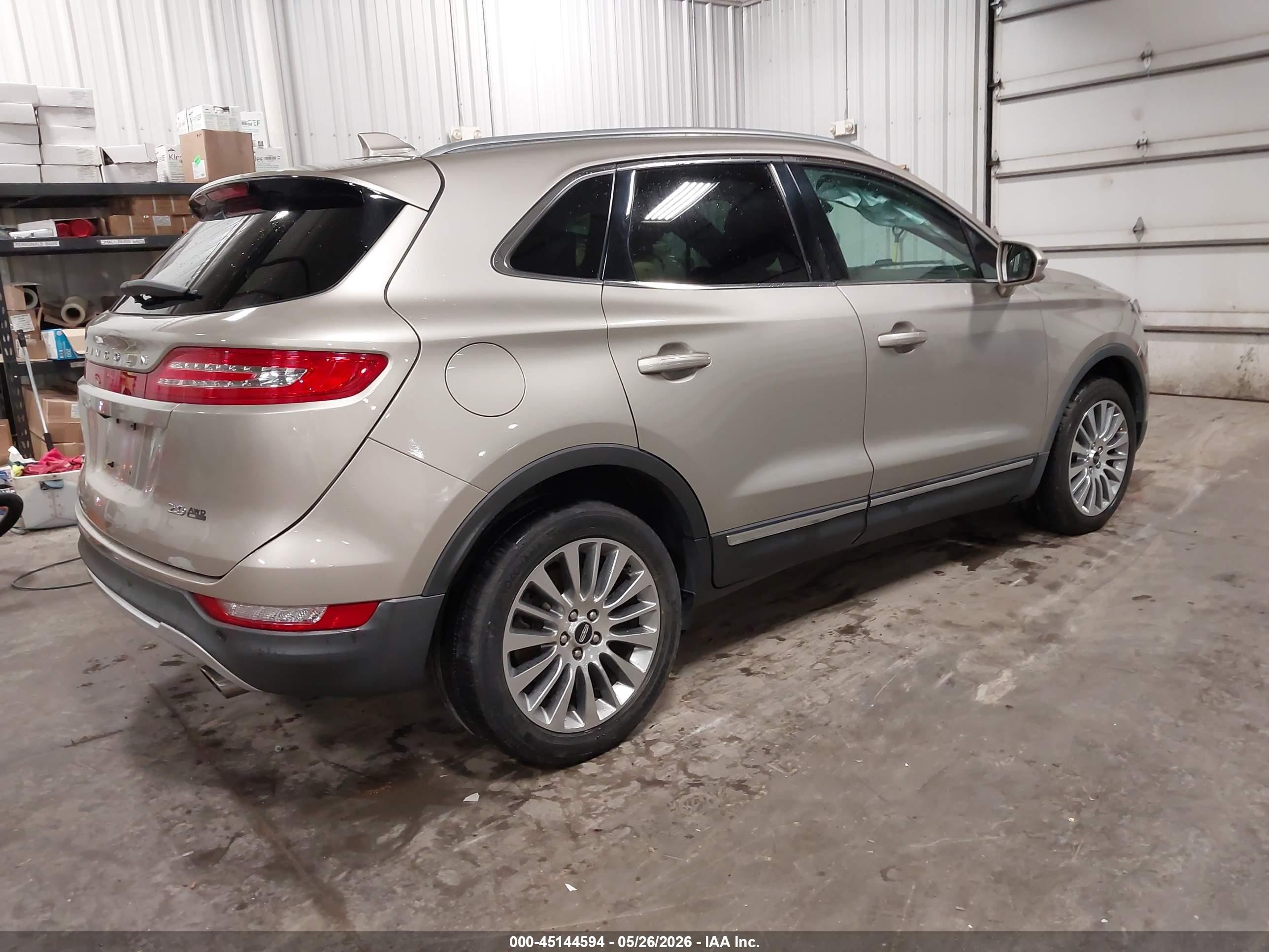 2015 Lincoln Mkc   Silver vin: 5LMCJ2A99FUJ32526