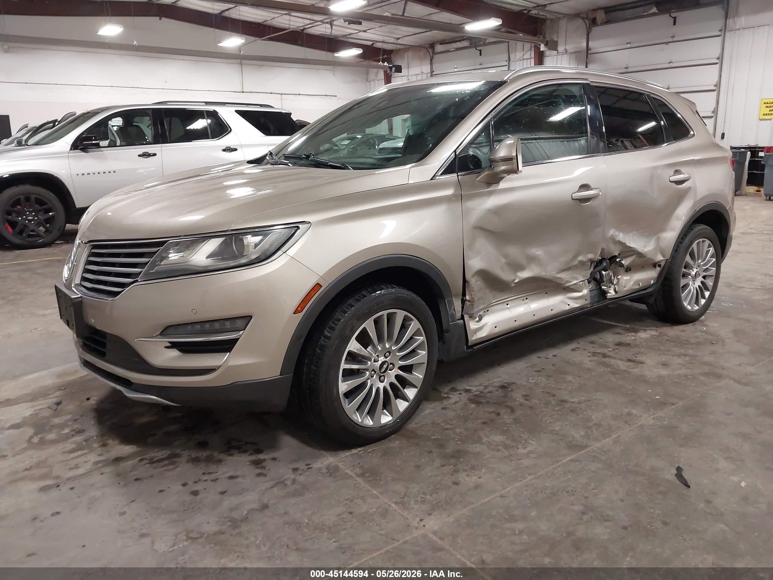 2015 Lincoln Mkc   Silver vin: 5LMCJ2A99FUJ32526