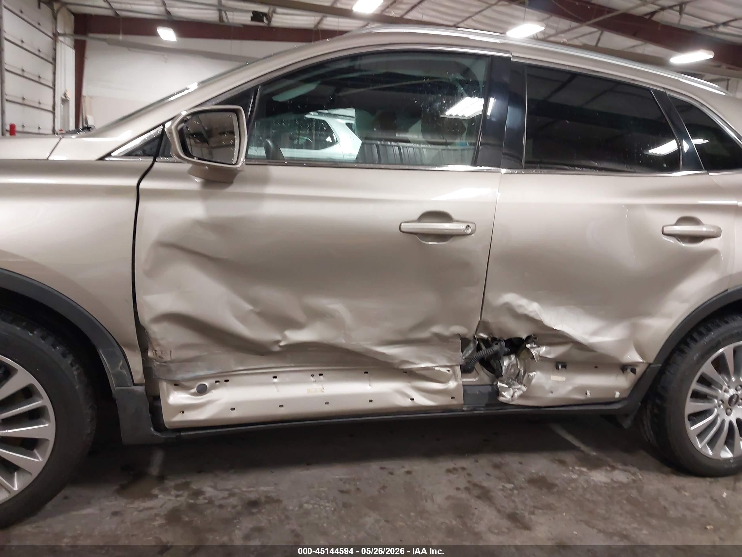 2015 Lincoln Mkc   Silver vin: 5LMCJ2A99FUJ32526