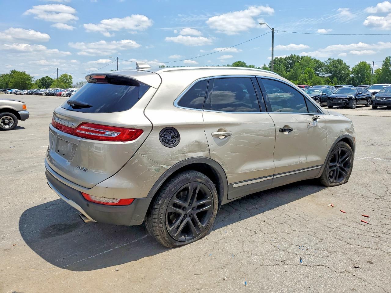 2015 Lincoln Mkc Beige vin: 5LMCJ2A99FUJ46829
