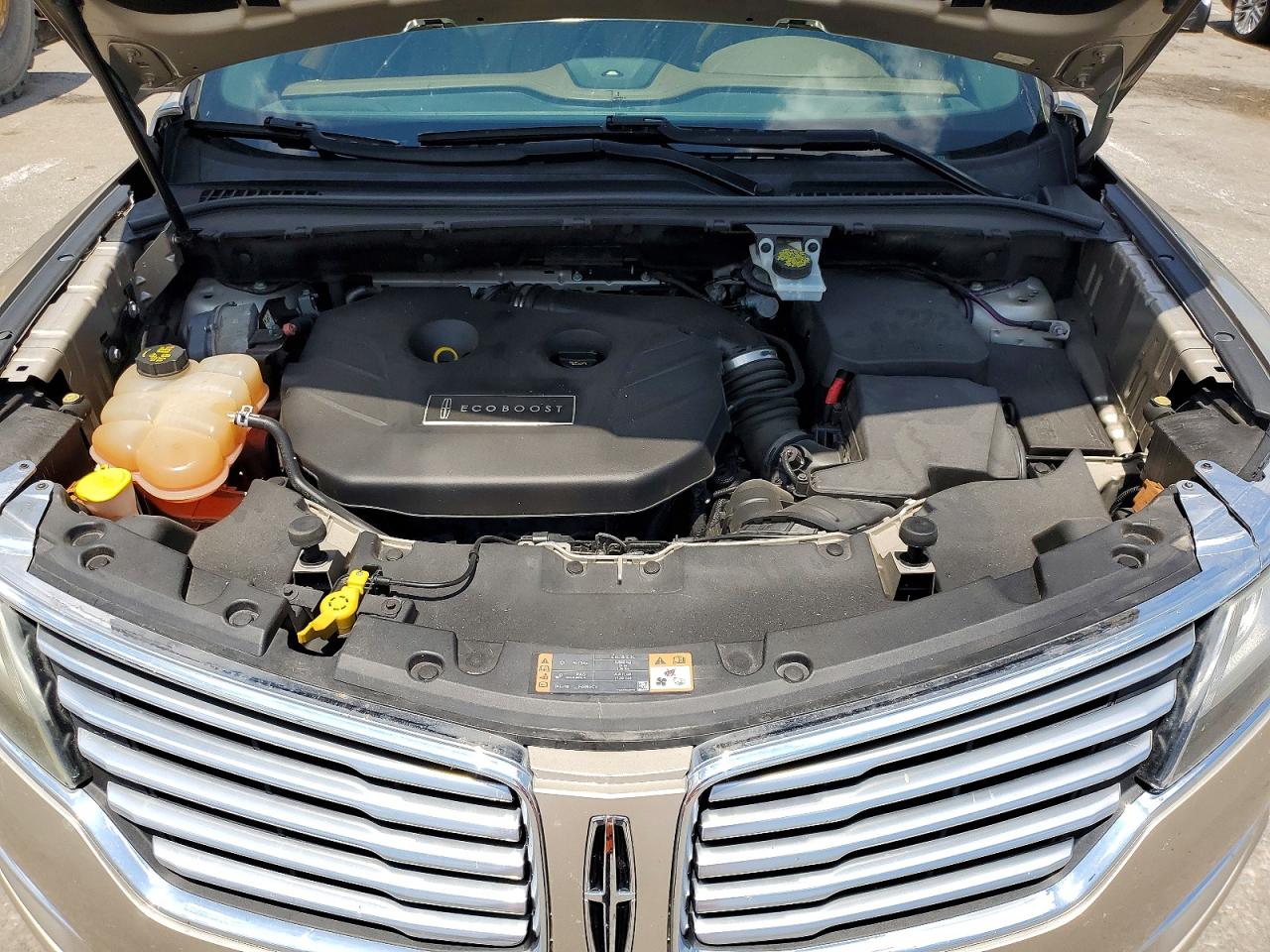 2015 Lincoln Mkc Beige vin: 5LMCJ2A99FUJ46829