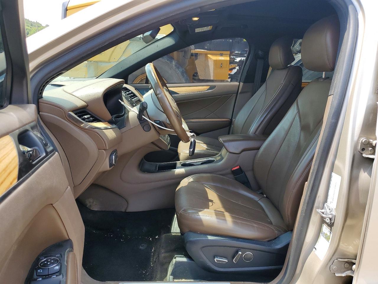 2015 Lincoln Mkc Beige vin: 5LMCJ2A99FUJ46829