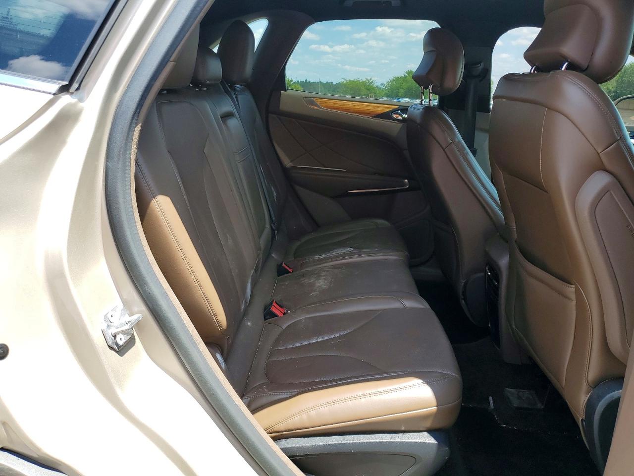 2015 Lincoln Mkc Beige vin: 5LMCJ2A99FUJ46829