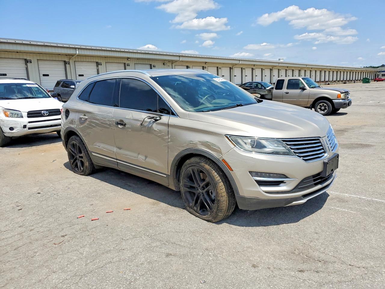 2015 Lincoln Mkc Beige vin: 5LMCJ2A99FUJ46829