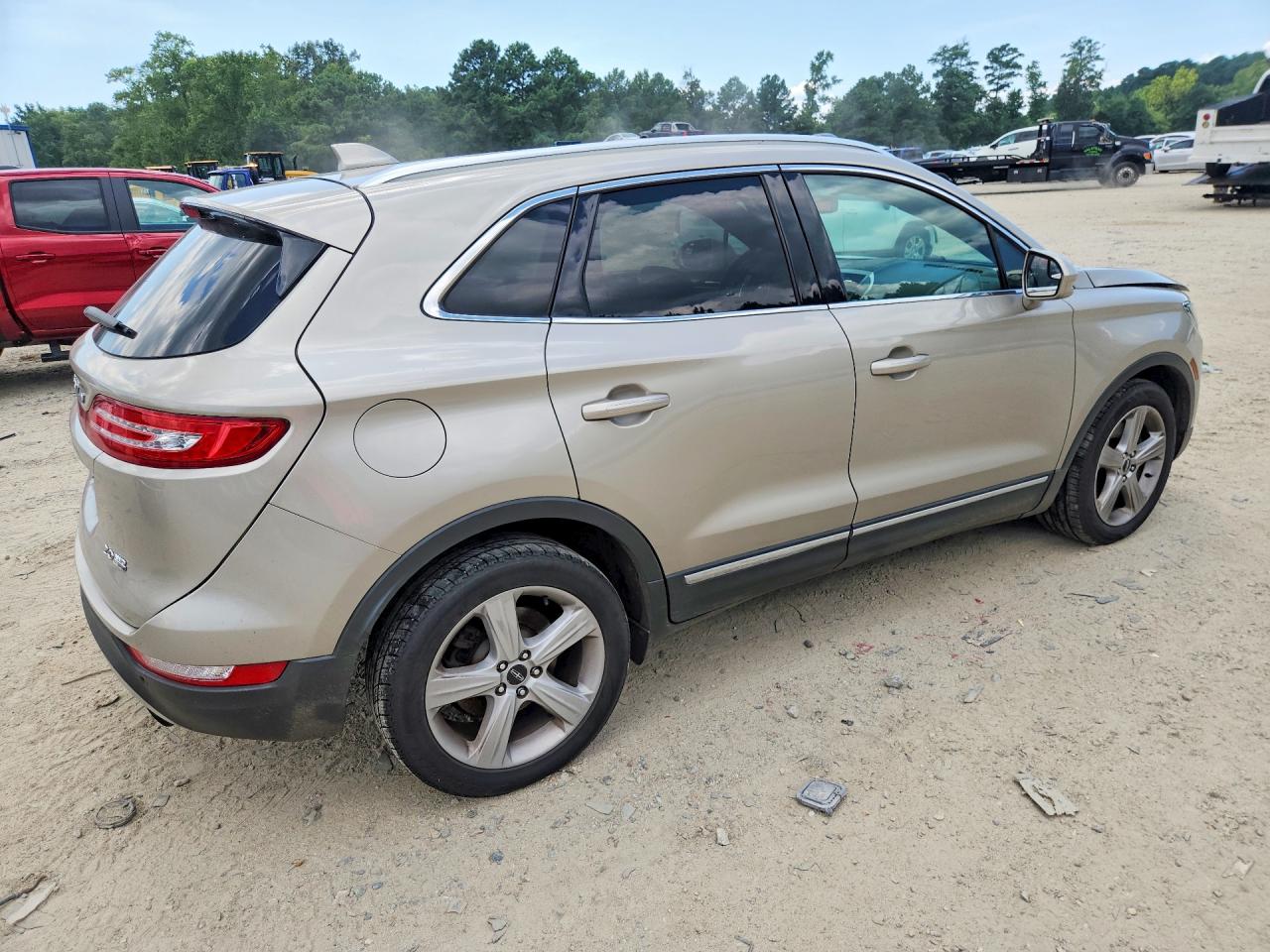 2015 Lincoln Mkc Gold vin: 5LMCJ2A9XFUJ04377