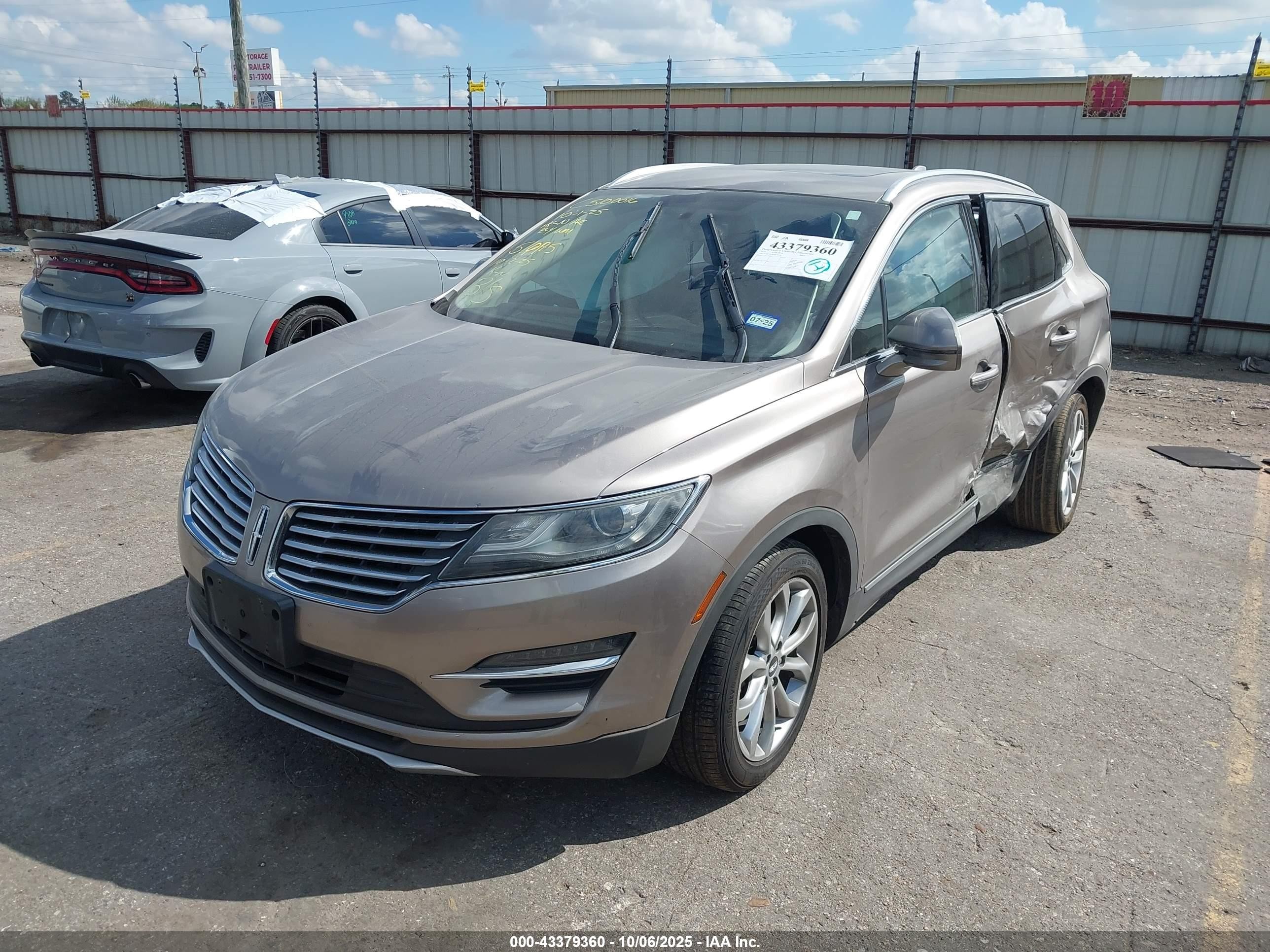 2018 Lincoln Mkc Select Желто-коричневый vin: 5LMCJ2C94JUL32736