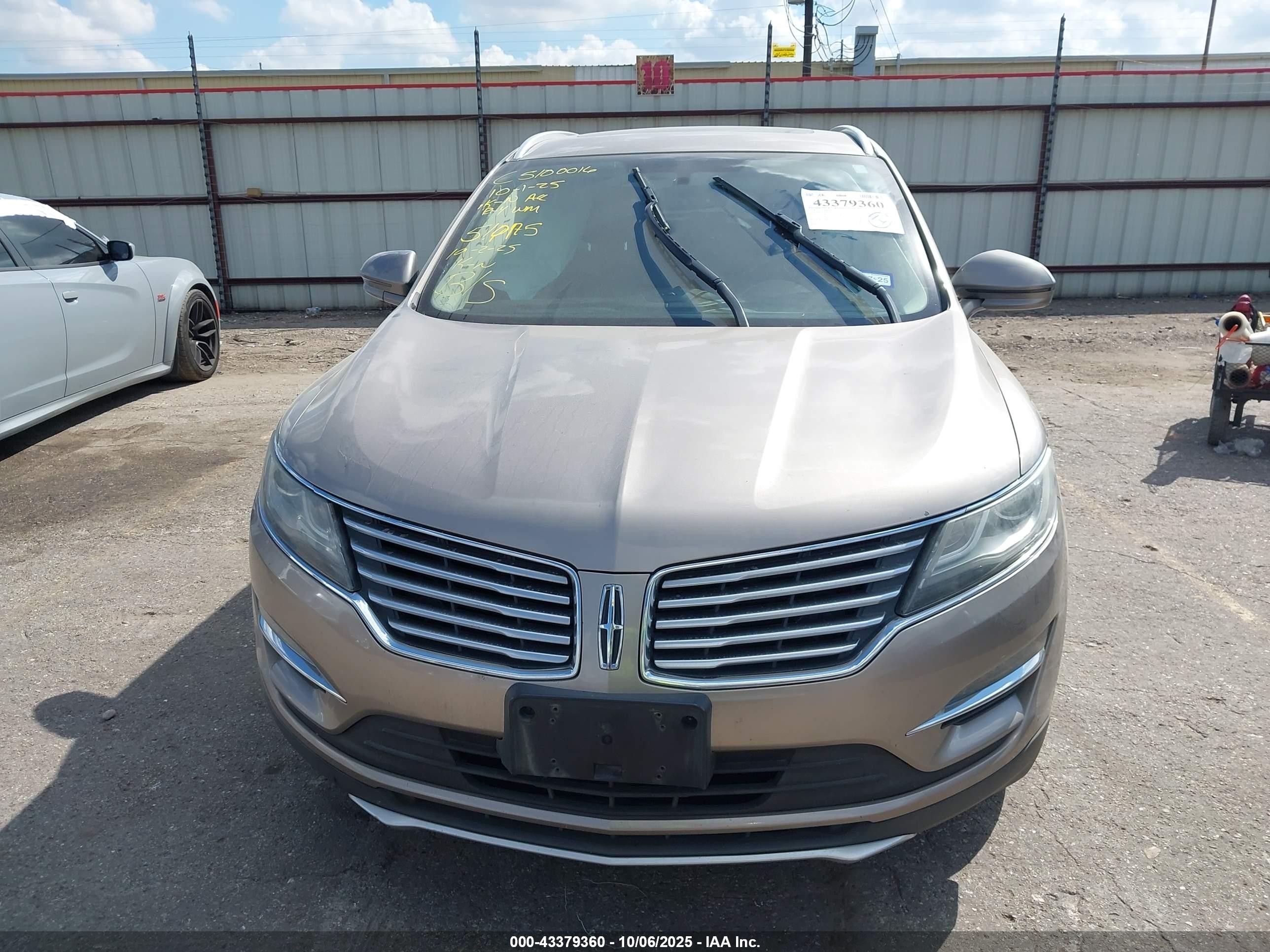 2018 Lincoln Mkc Select Желто-коричневый vin: 5LMCJ2C94JUL32736