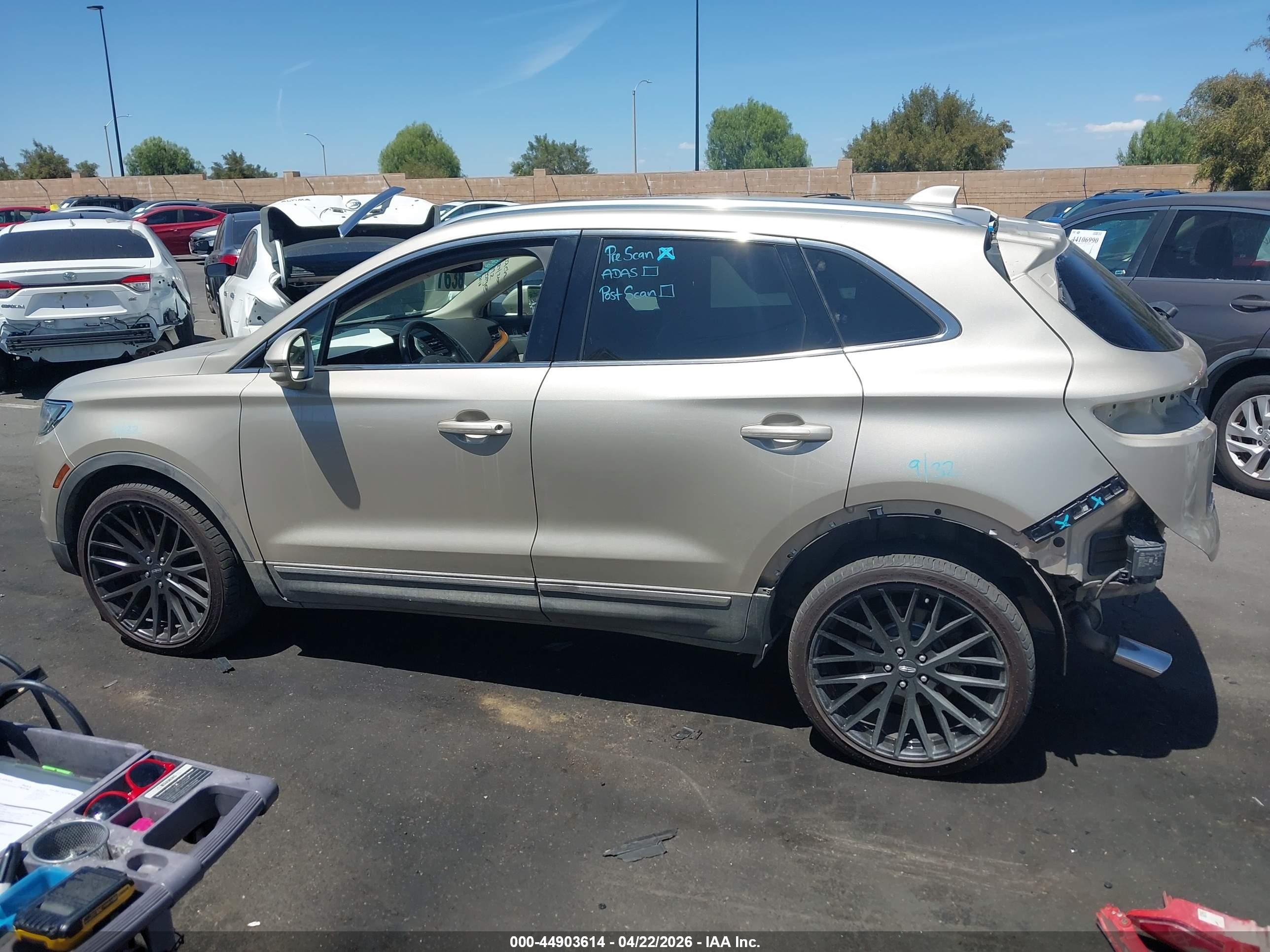 2017 Lincoln Mkc Select Gold vin: 5LMCJ2C95HUL69403