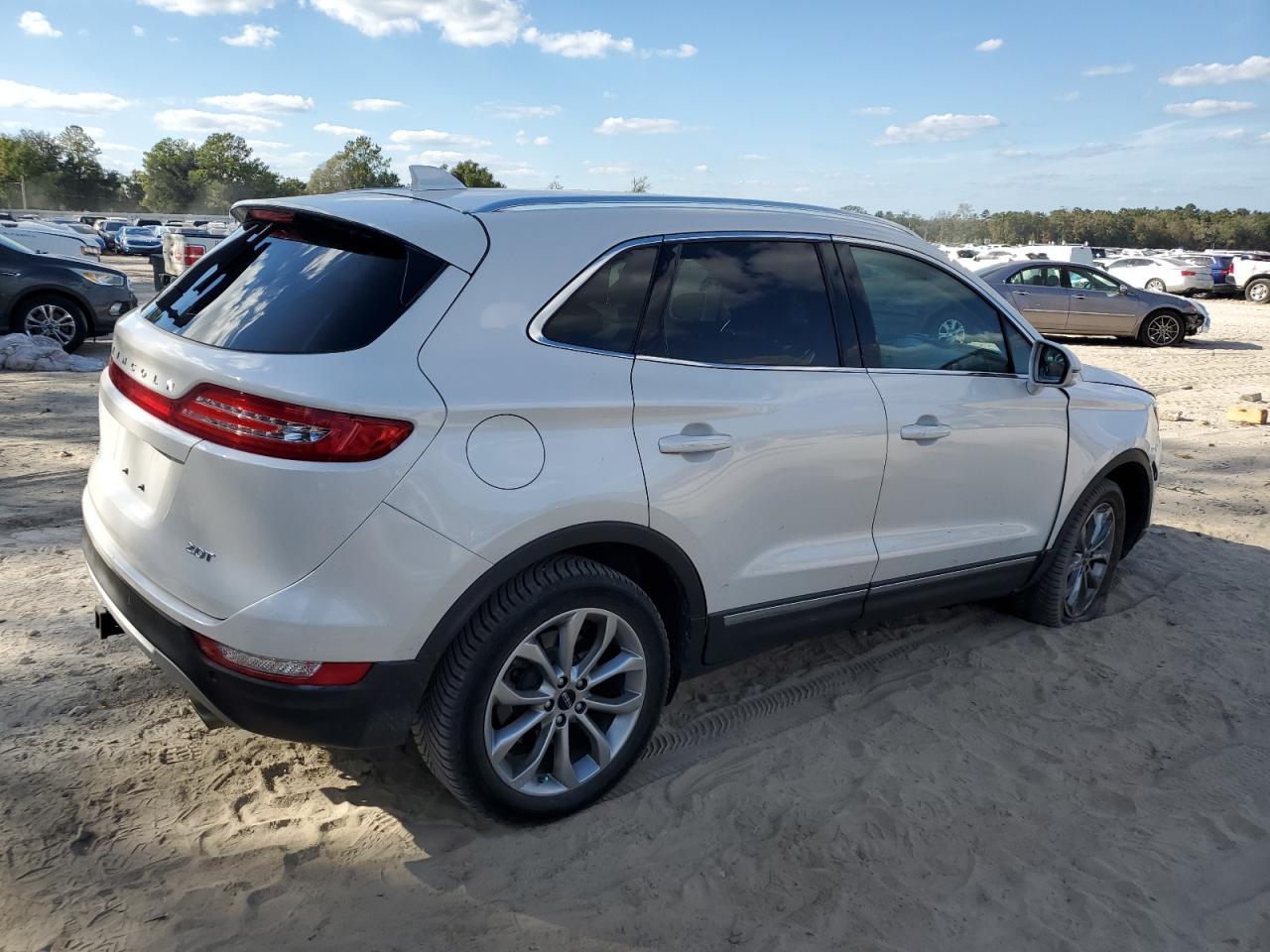 2018 Lincoln Mkc Select White vin: 5LMCJ2C99JUL07900