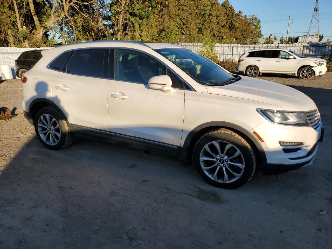 2018 Lincoln Mkc Select White vin: 5LMCJ2D92JUL07591
