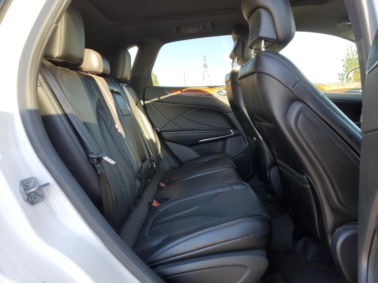 2018 Lincoln Mkc Select White vin: 5LMCJ2D92JUL07591