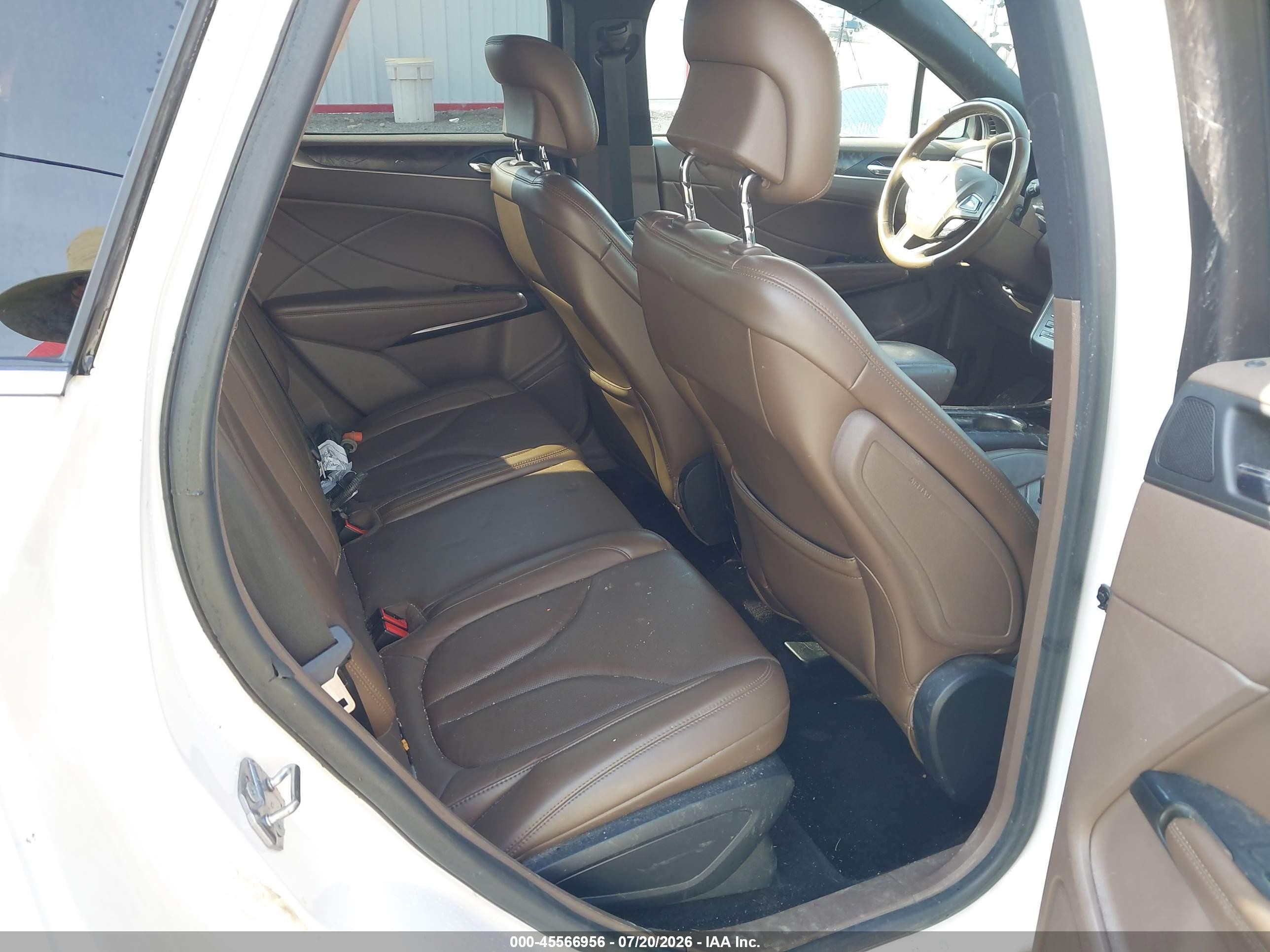 2018 Lincoln Mkc Reserve White vin: 5LMCJ3D9XJUL14617