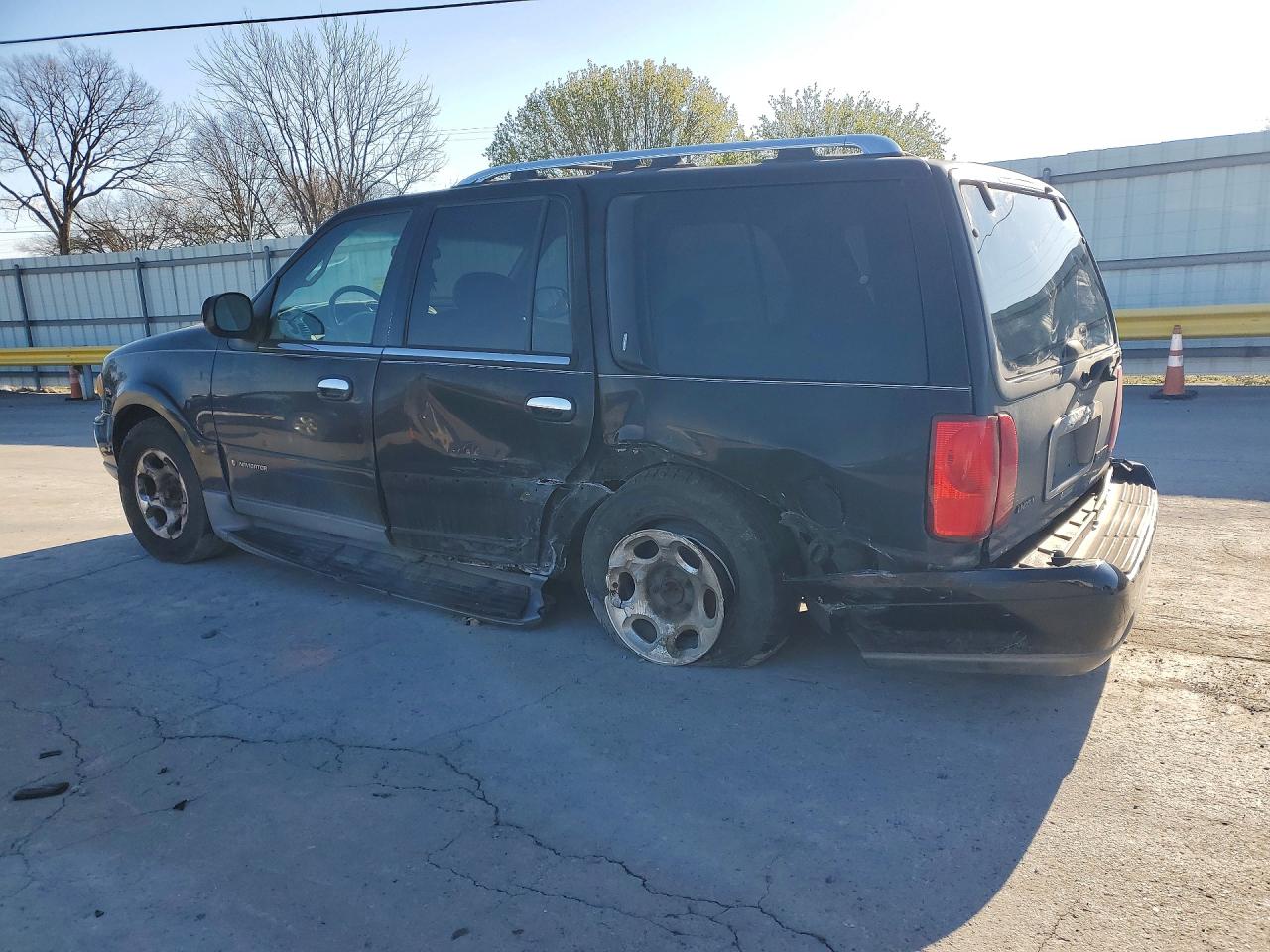 2000 Lincoln Navigator Black vin: 5LMEU27A5YLJ36051