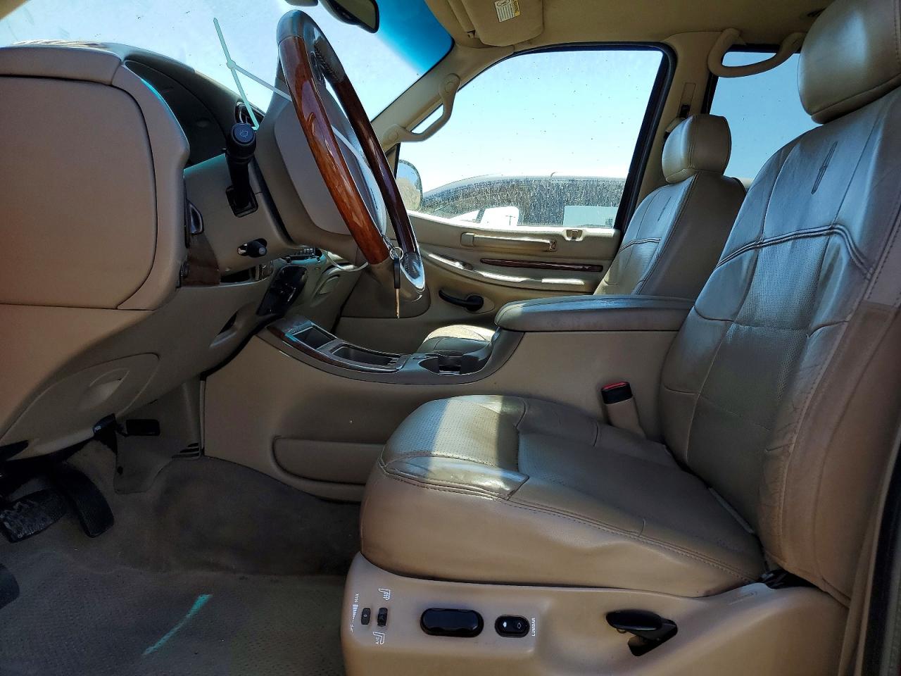 2000 Lincoln Navigator Red vin: 5LMEU27A8YLJ29532