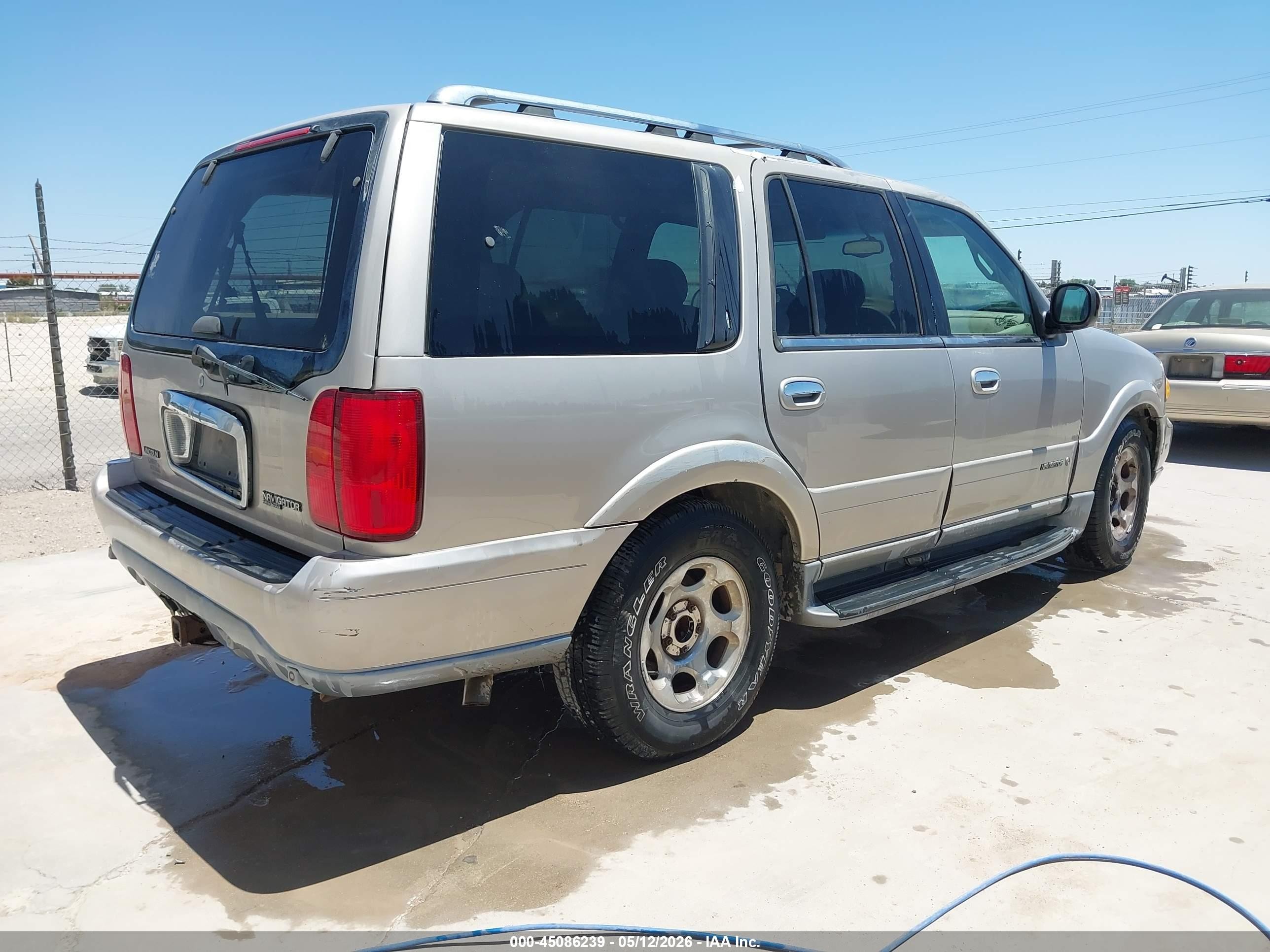 2000 Lincoln Navigator   Gray vin: 5LMEU27A8YLJ32706
