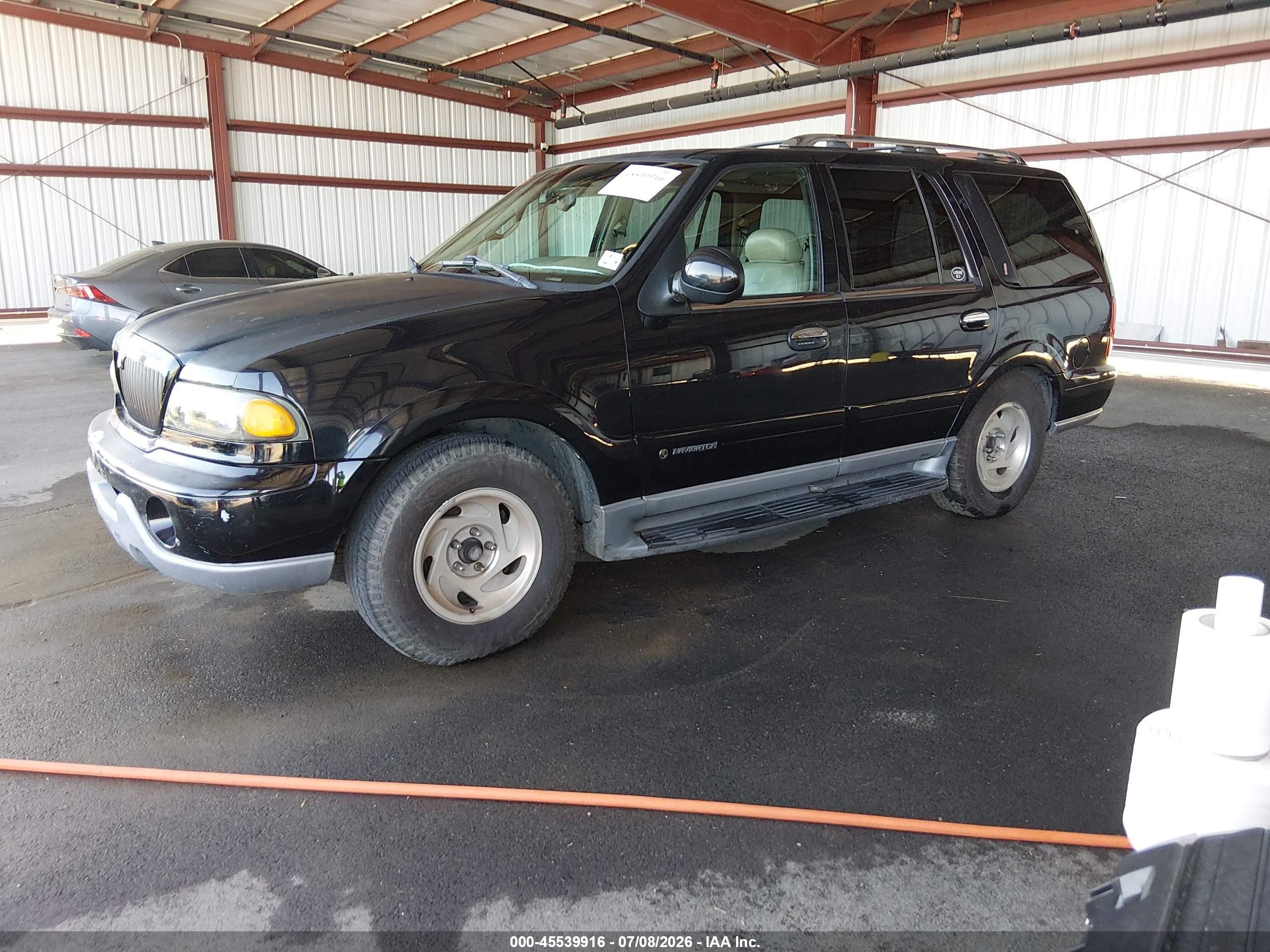 2000 Lincoln Navigator   Black vin: 5LMEU27AXYLJ34375
