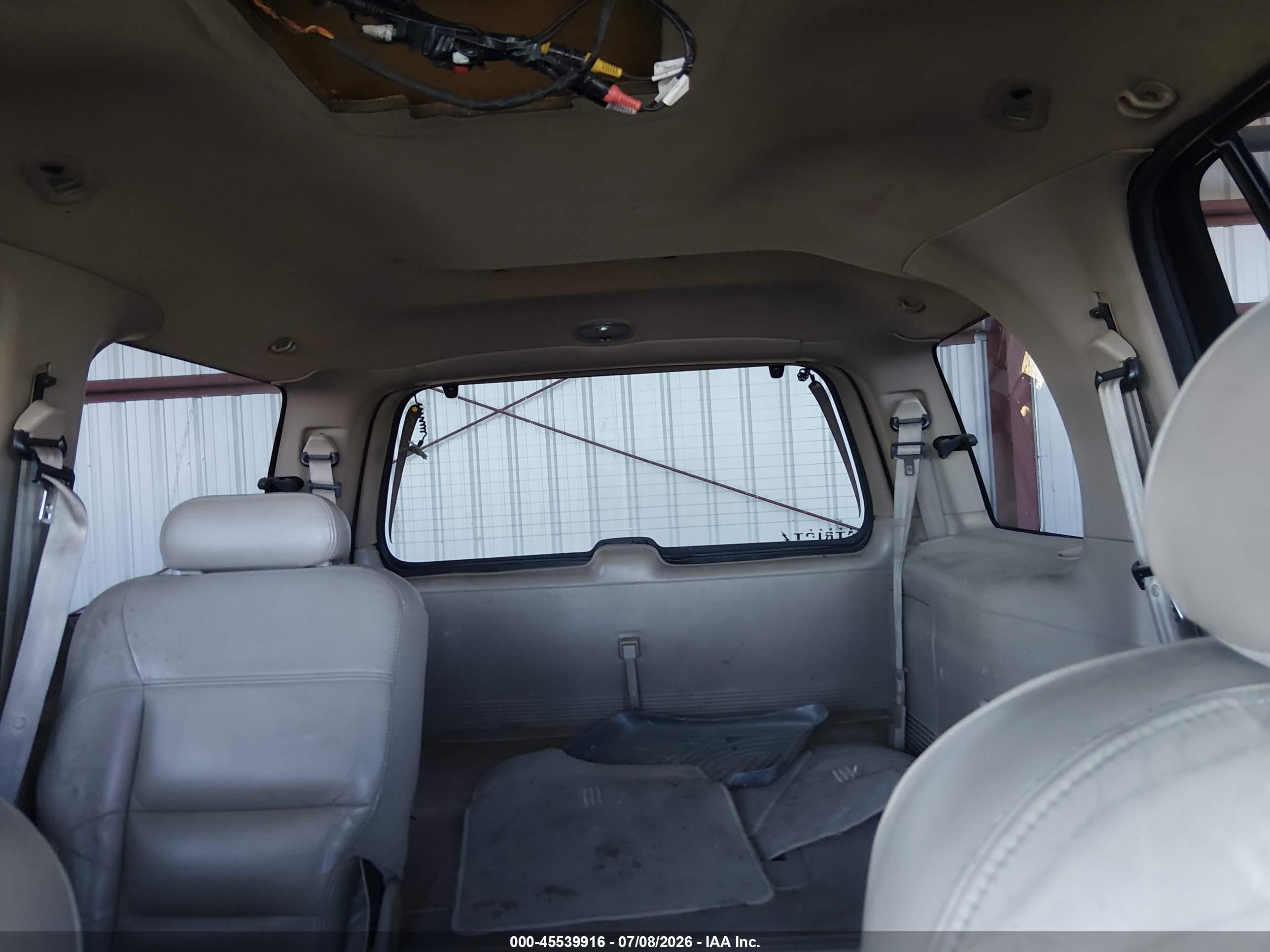 2000 Lincoln Navigator   Black vin: 5LMEU27AXYLJ34375