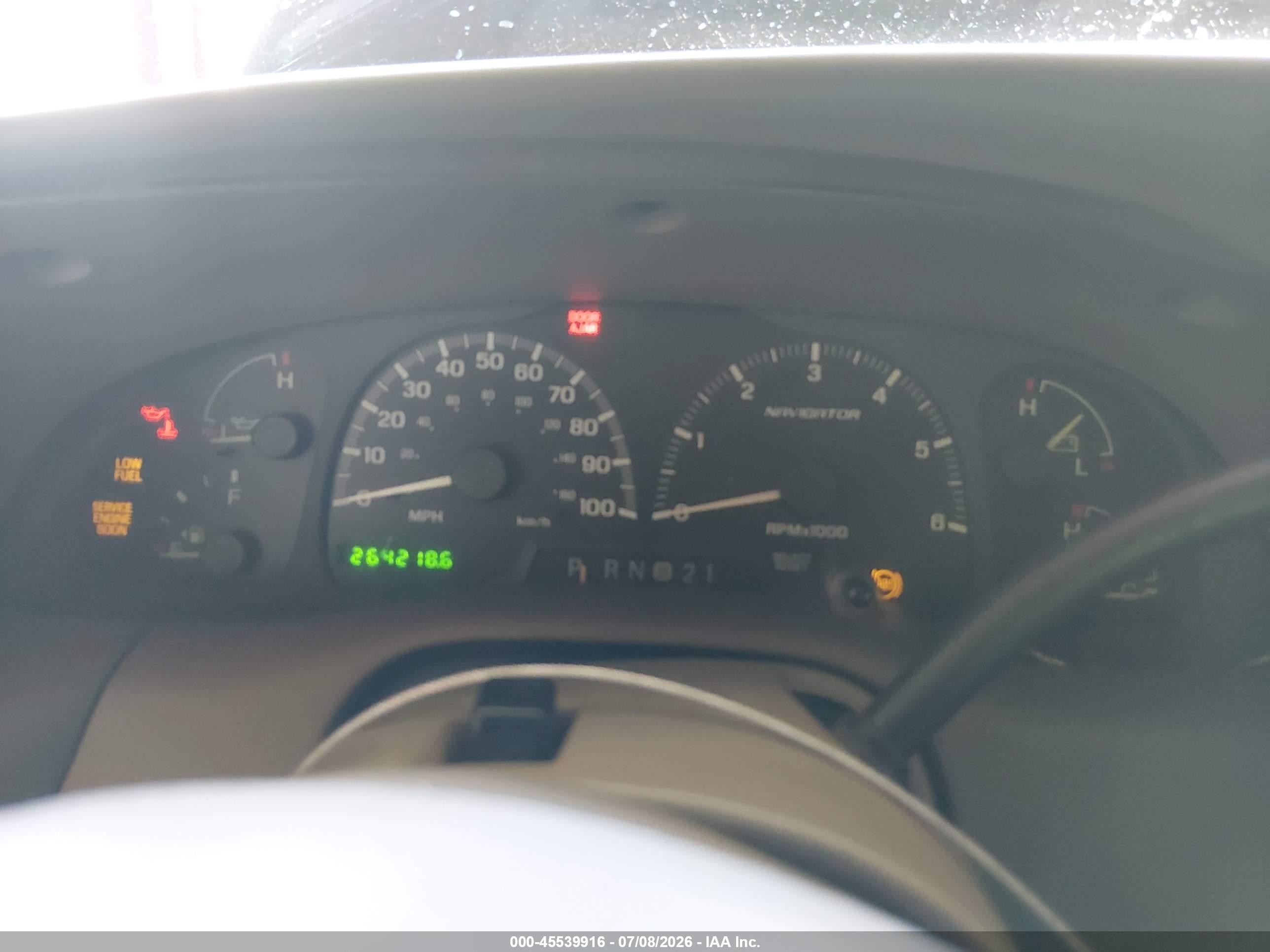 2000 Lincoln Navigator   Black vin: 5LMEU27AXYLJ34375
