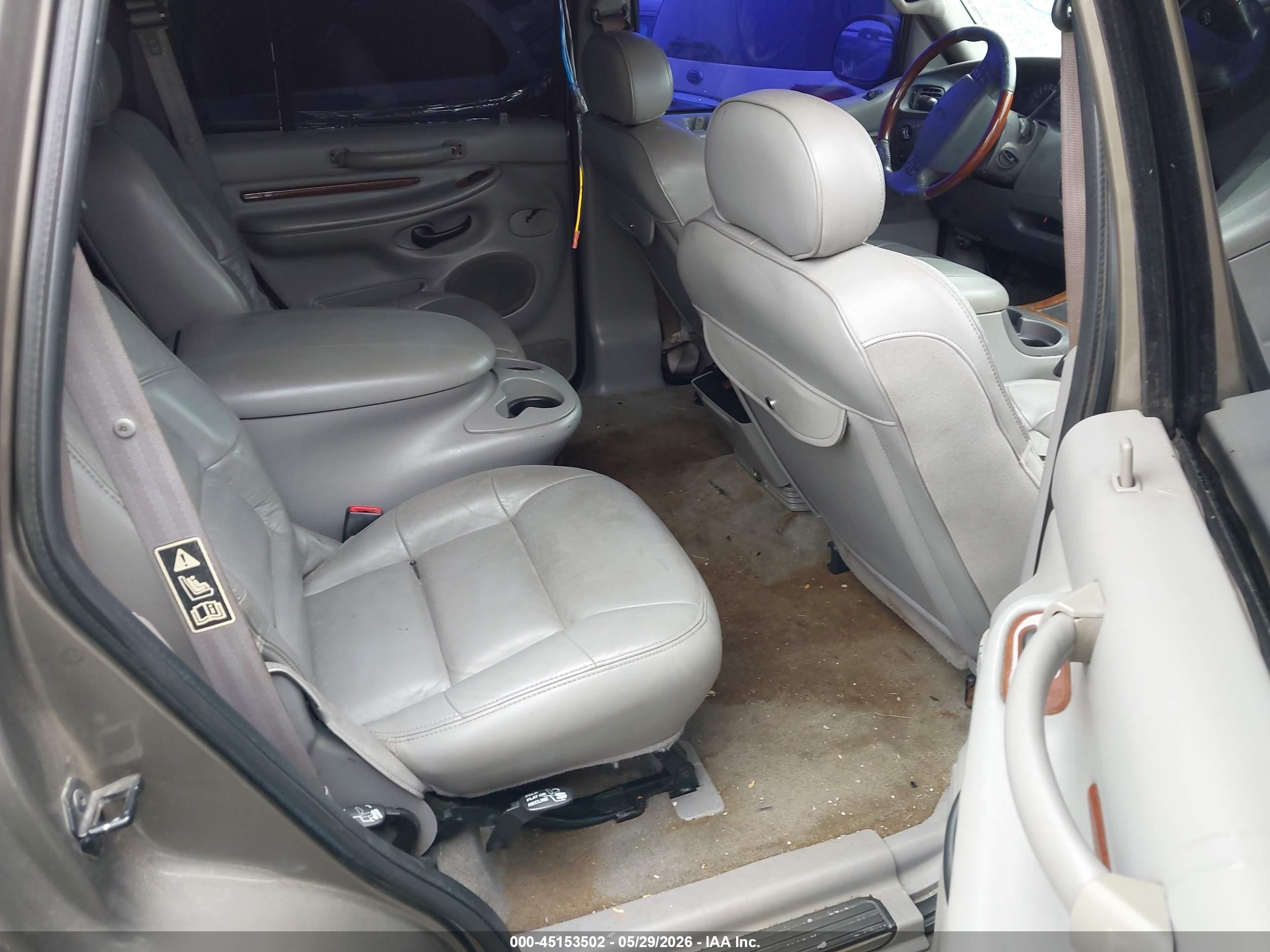 2001 Lincoln Navigator   Gold vin: 5LMEU27R31LJ26176