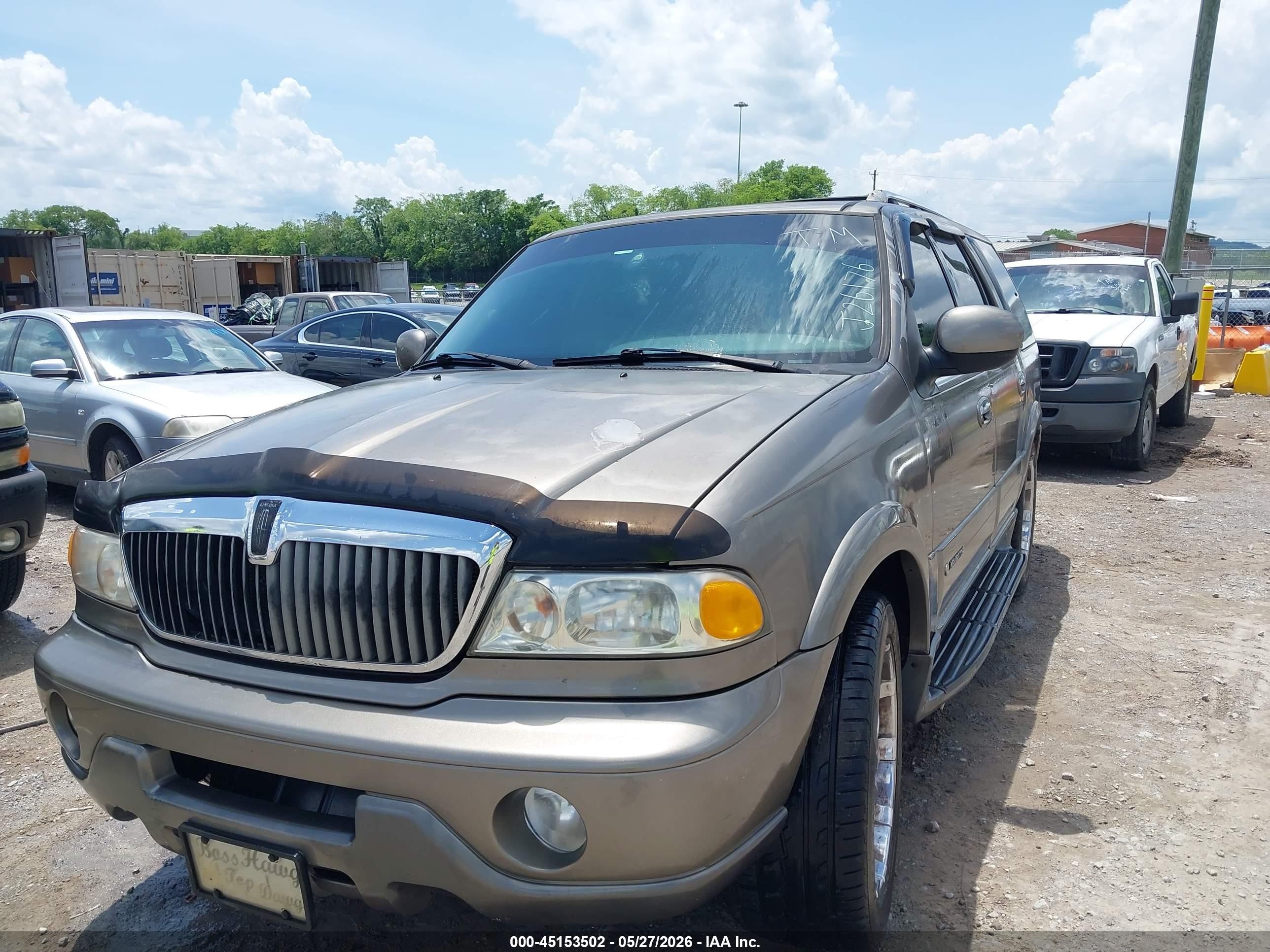 2001 Lincoln Navigator   Gold vin: 5LMEU27R31LJ26176