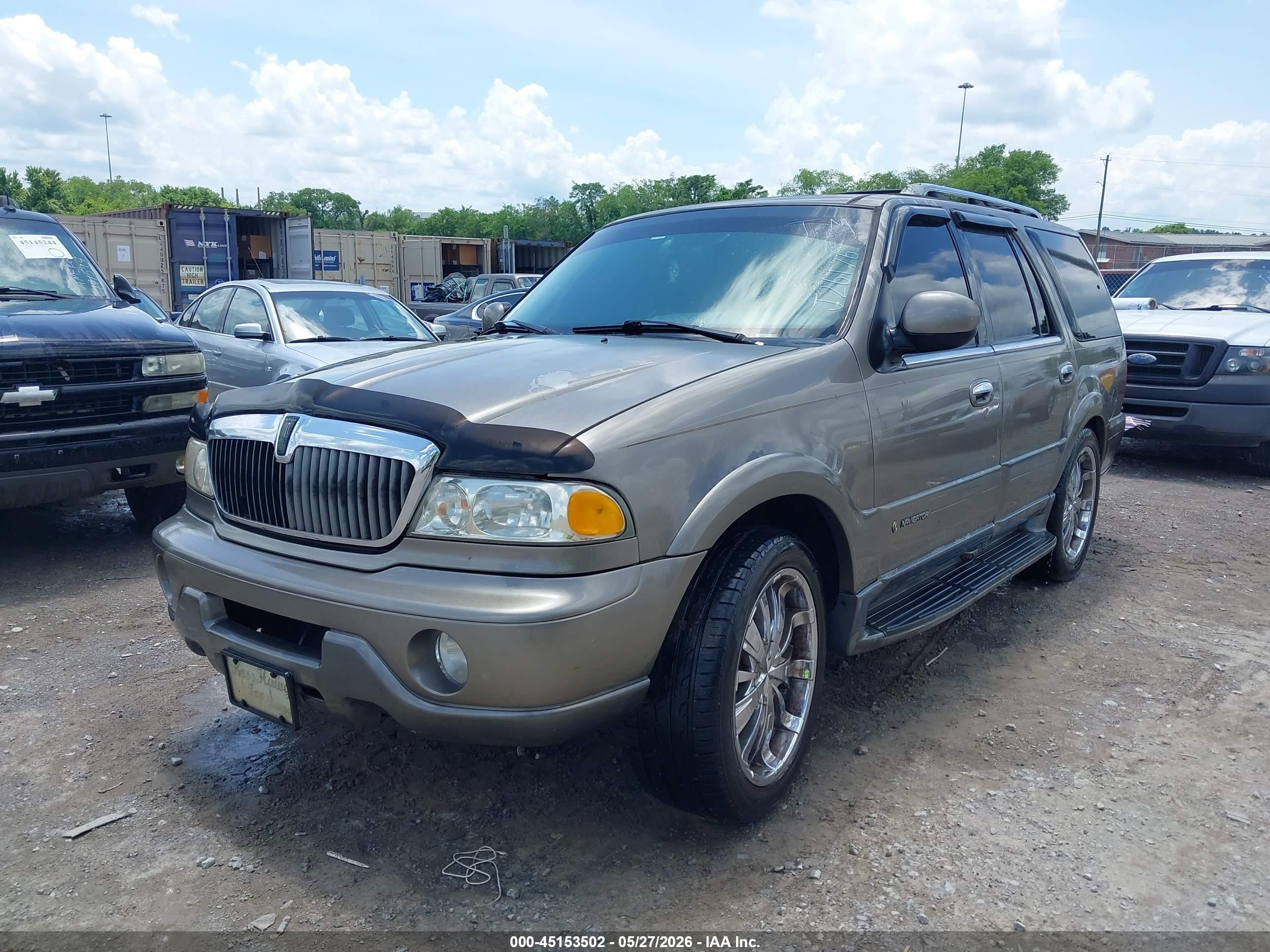 2001 Lincoln Navigator   Gold vin: 5LMEU27R31LJ26176
