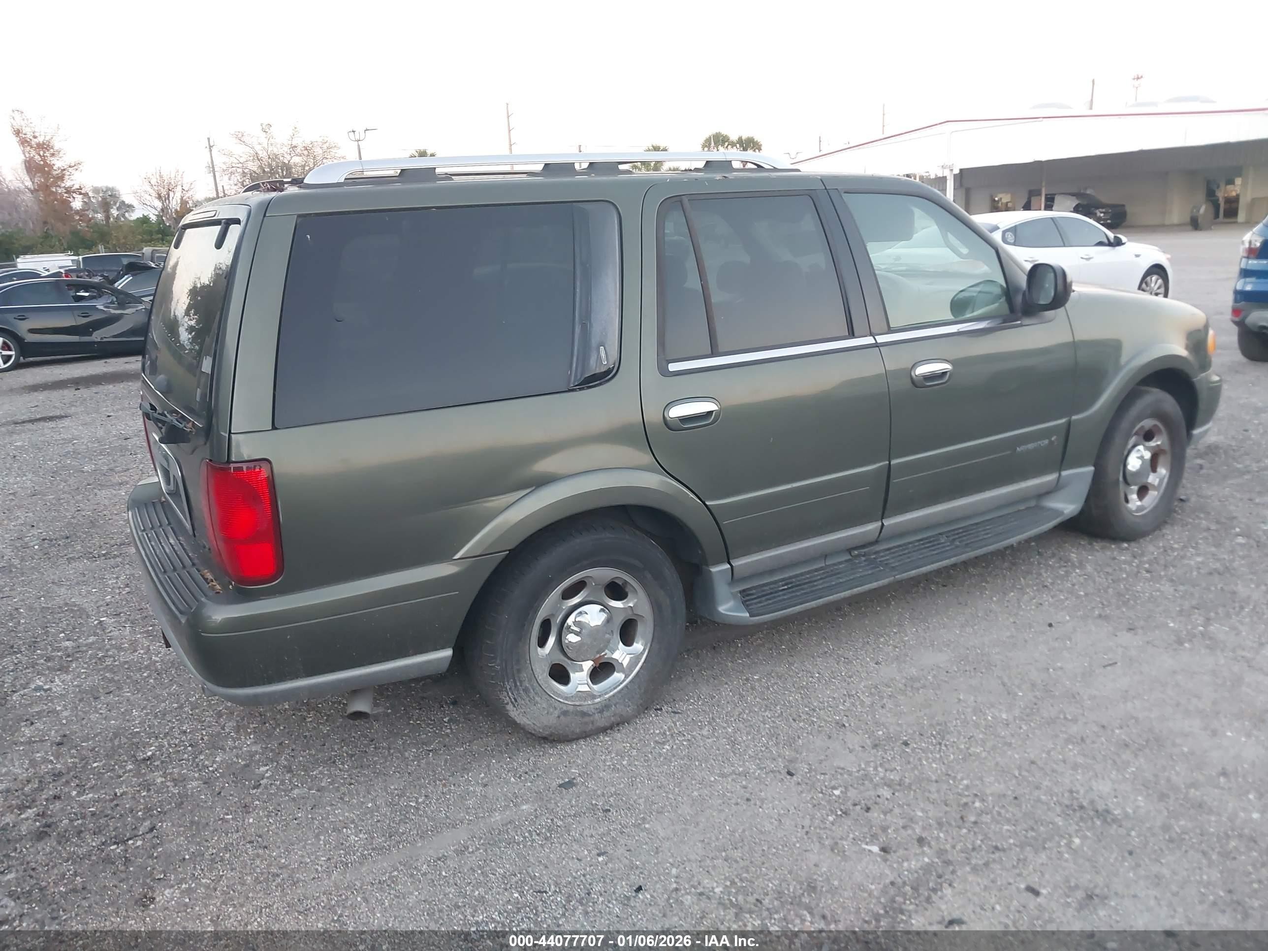 2001 Lincoln Navigator   Green vin: 5LMEU27R31LJ27747