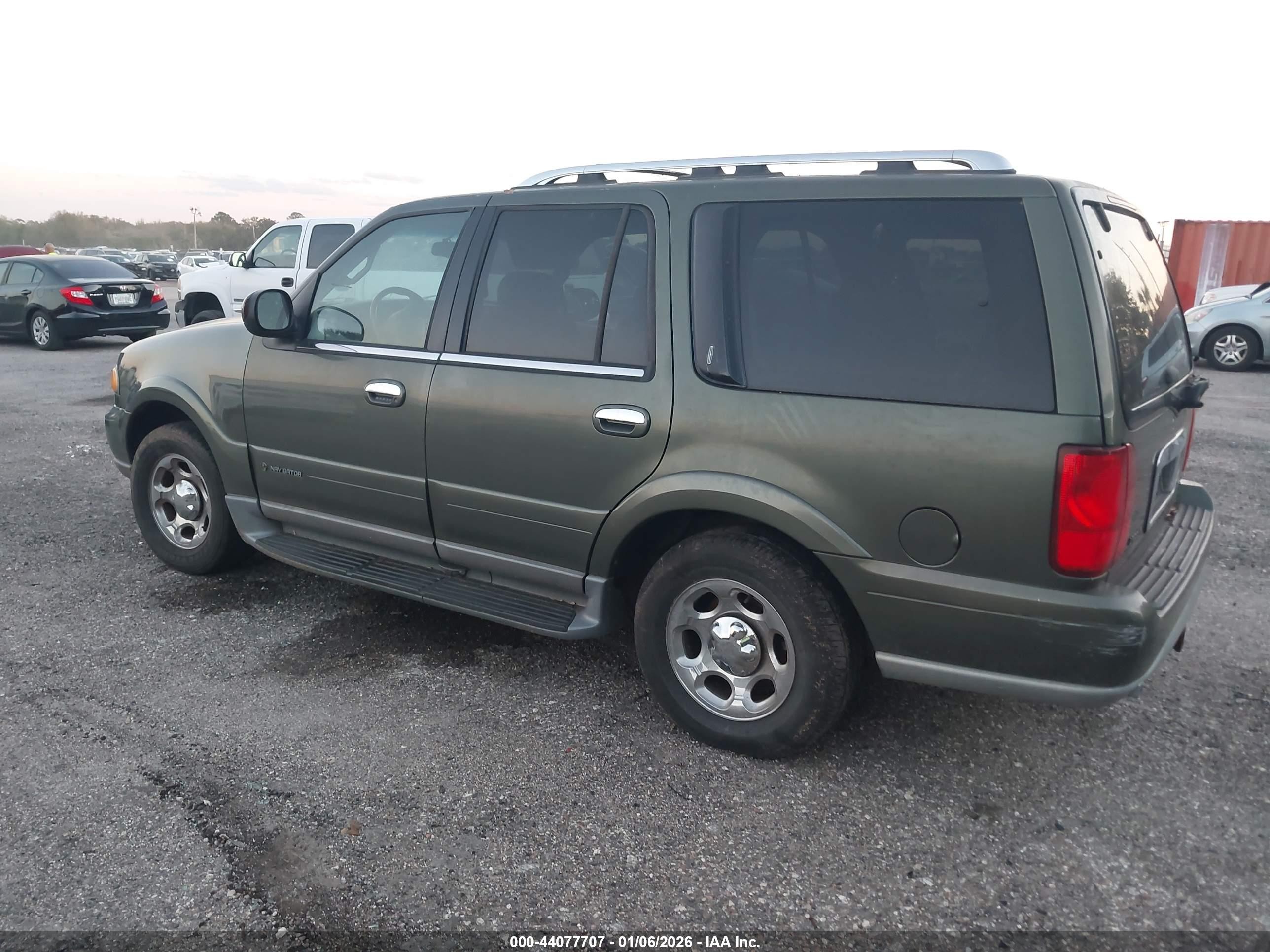 2001 Lincoln Navigator   Green vin: 5LMEU27R31LJ27747