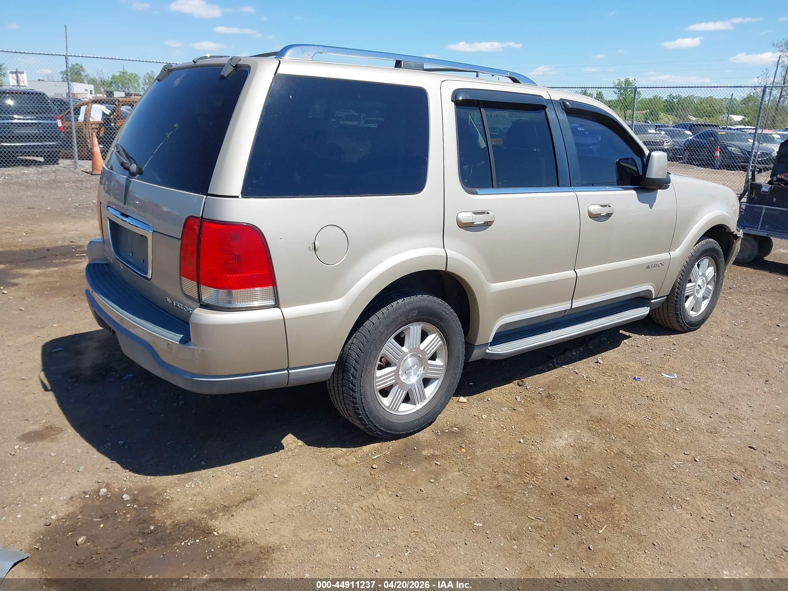 2005 Lincoln Aviator   Beige vin: 5LMEU68H05ZJ25096
