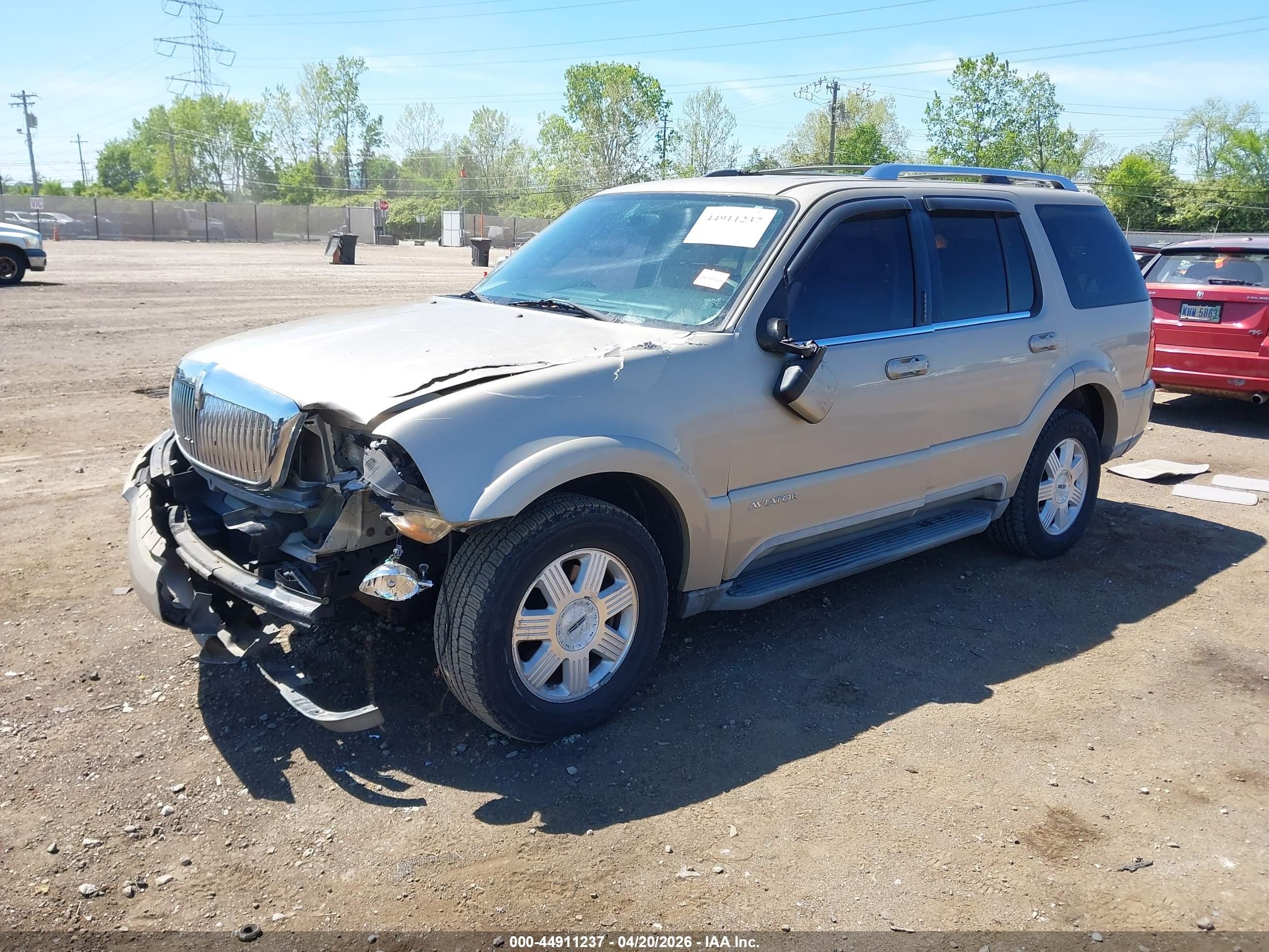 2005 Lincoln Aviator   Beige vin: 5LMEU68H05ZJ25096