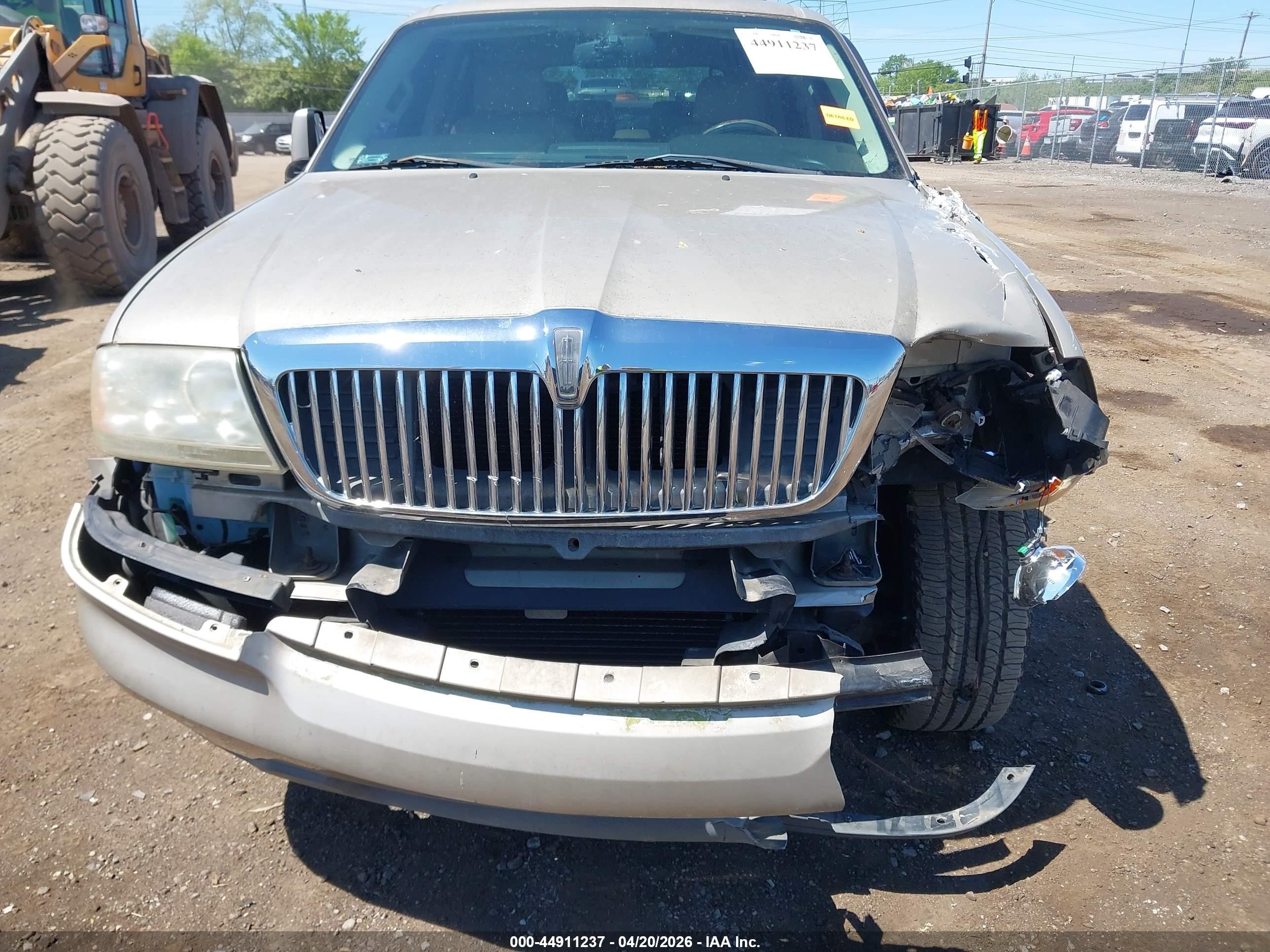 2005 Lincoln Aviator   Beige vin: 5LMEU68H05ZJ25096