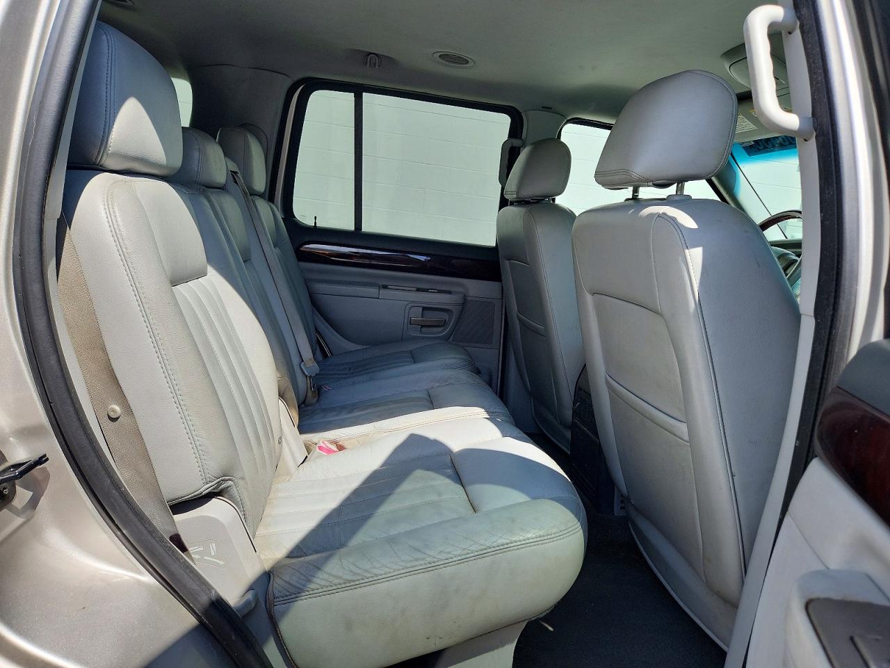2004 Lincoln Aviator Silver vin: 5LMEU68H54ZJ49960