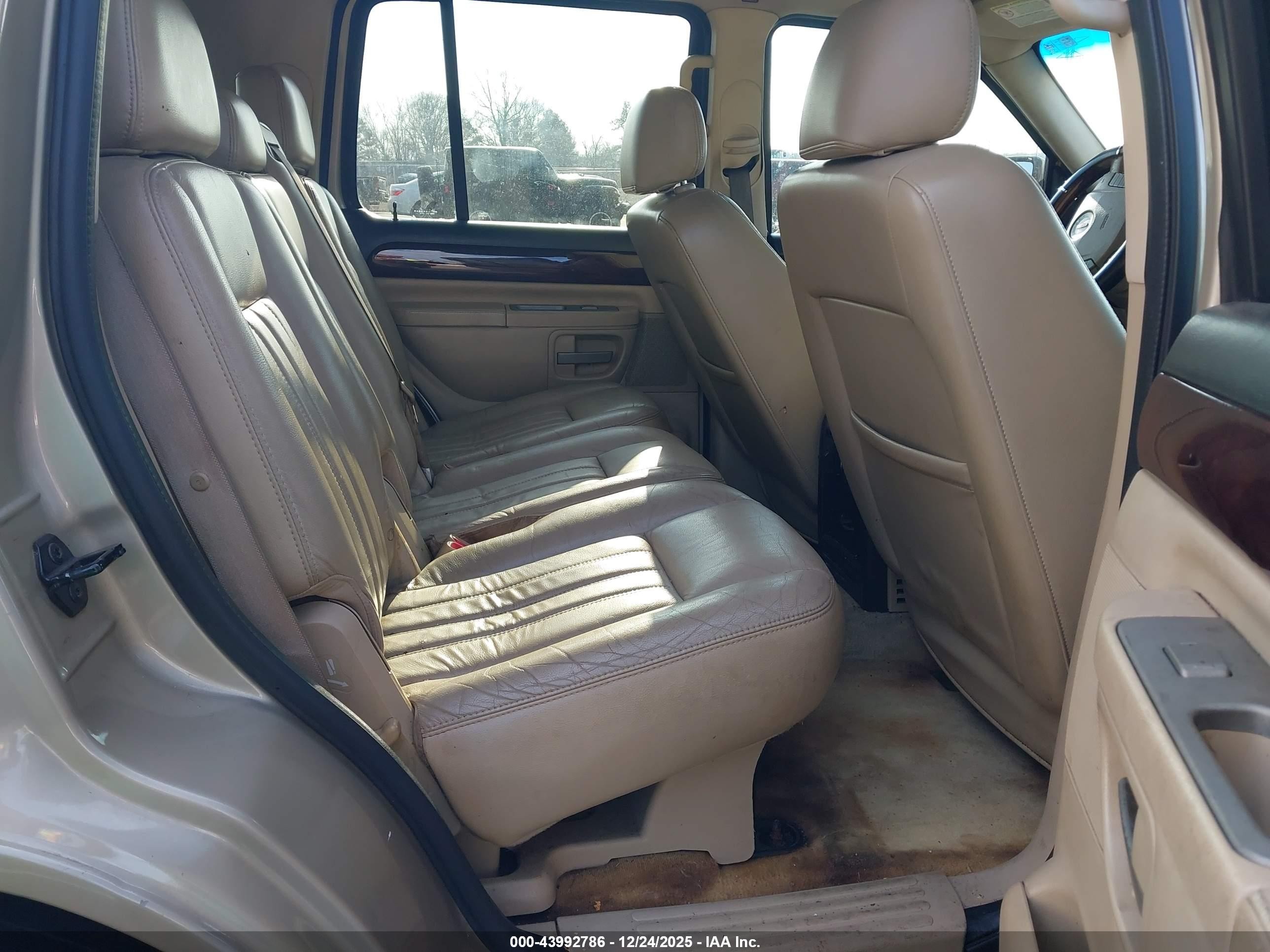 2005 Lincoln Aviator   Желто-коричневый vin: 5LMEU68H65ZJ13518