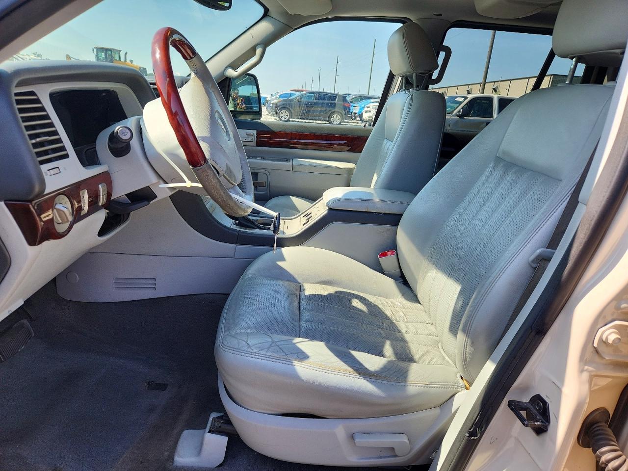2005 Lincoln Aviator Cream vin: 5LMEU68H75ZJ01832