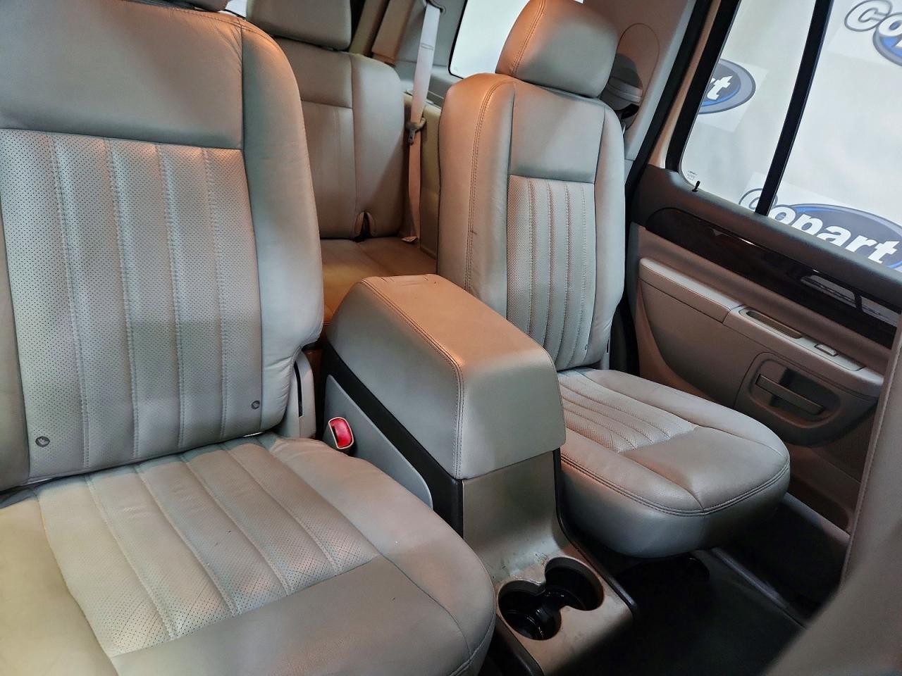 2005 Lincoln Aviator Cream vin: 5LMEU68H75ZJ01832