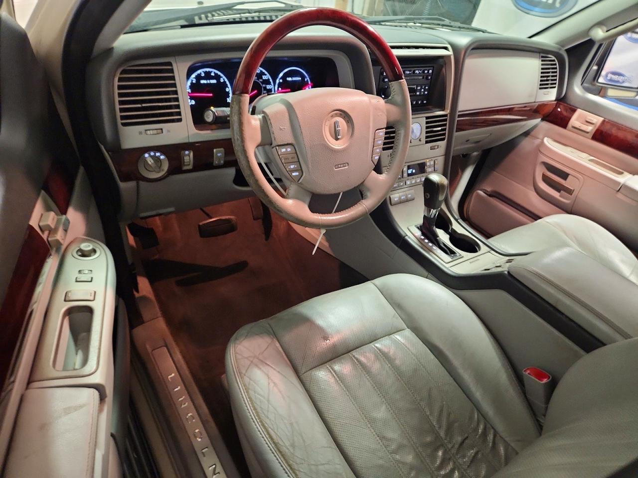 2005 Lincoln Aviator Cream vin: 5LMEU68H75ZJ01832