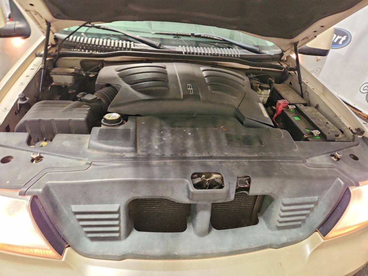 2005 Lincoln Aviator Cream vin: 5LMEU68H75ZJ01832