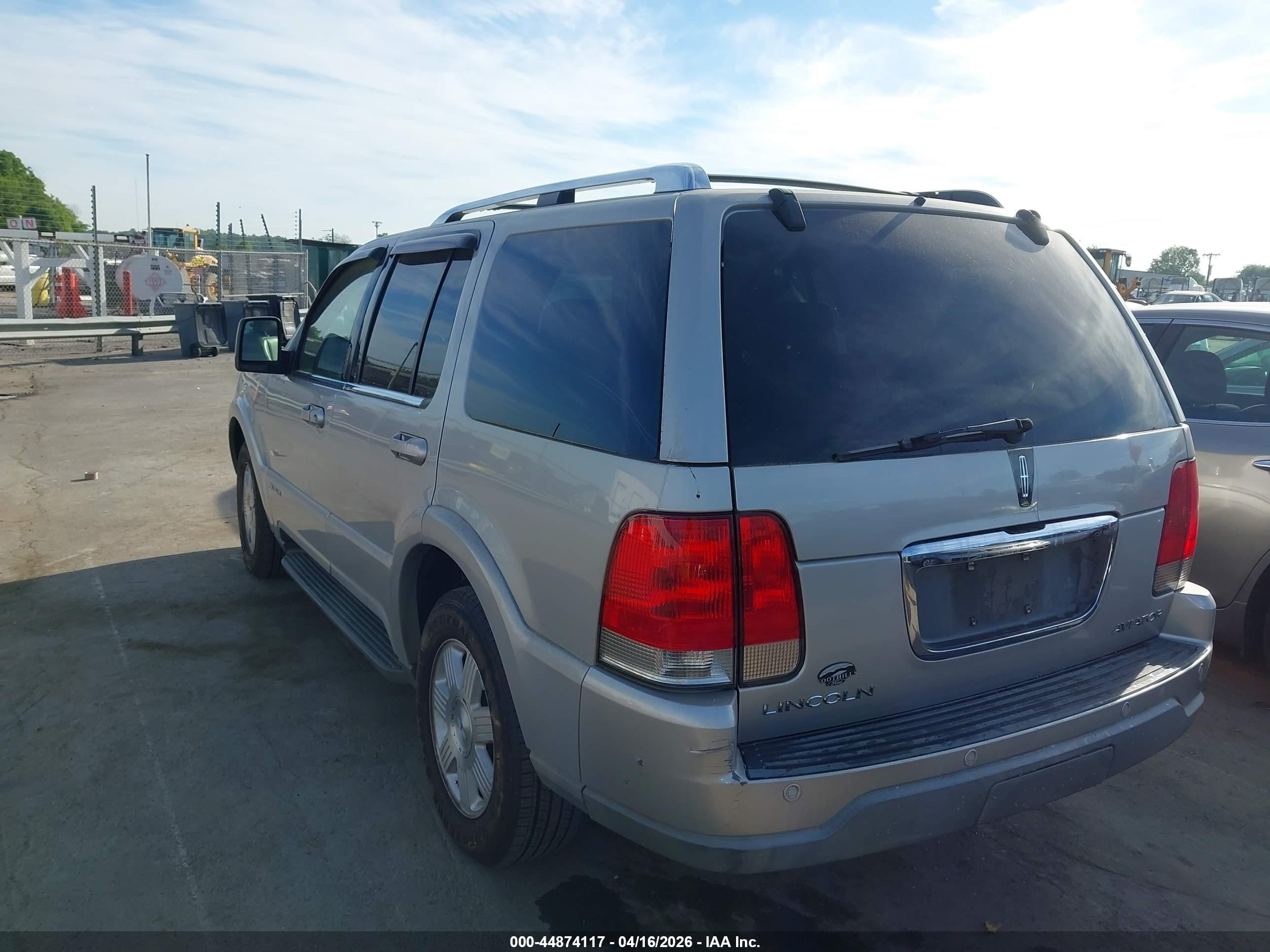 2005 Lincoln Aviator   Silver vin: 5LMEU88H65ZJ28824